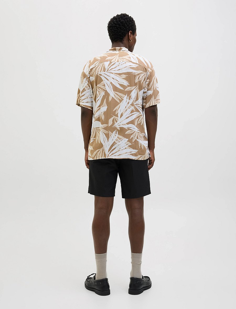 Jack & Jones - JJEJEFF TROPICAL AOP RESORT SHIRT SS SN - kurzarmhemden - coriander - 2