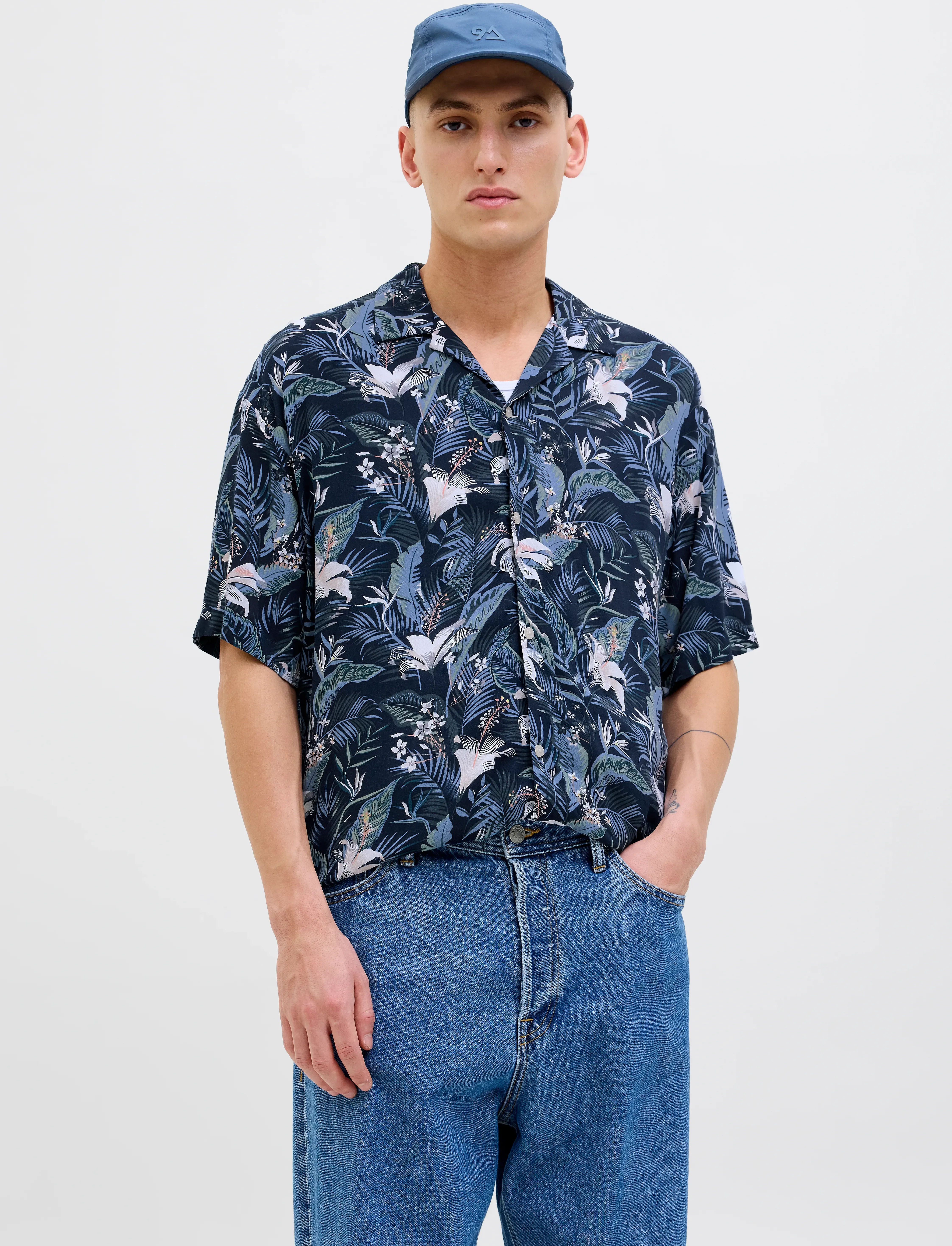 Jack & Jones JJEJEFF TROPICAL AOP RESORT SHIRT SS SN - Skjorter - SKY CAPTAIN / navy