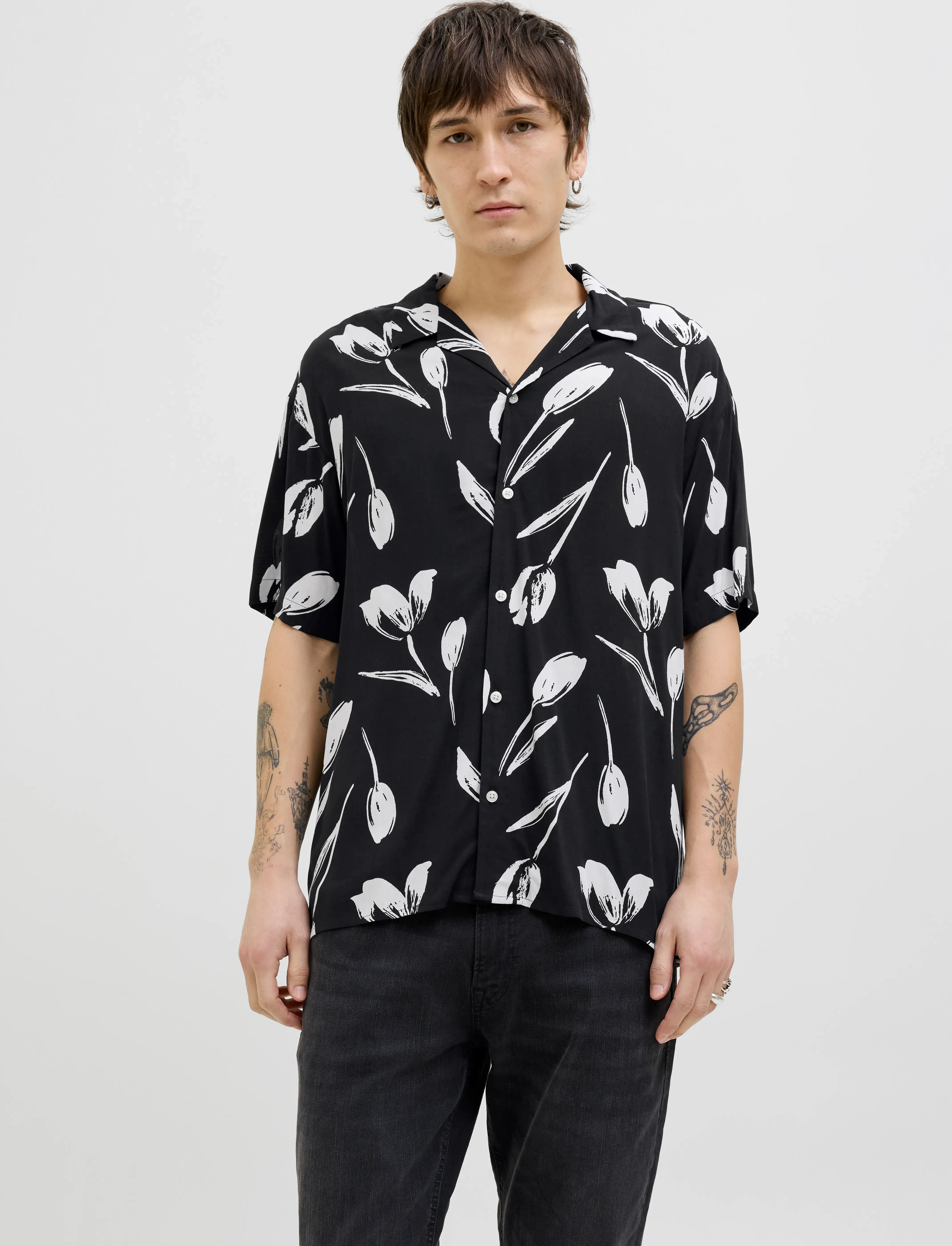 Jack & Jones Jjejeff Charge Resort Shirt Ss Sn, M, Black, Skjorter > Kortærmede Shirts, Herre