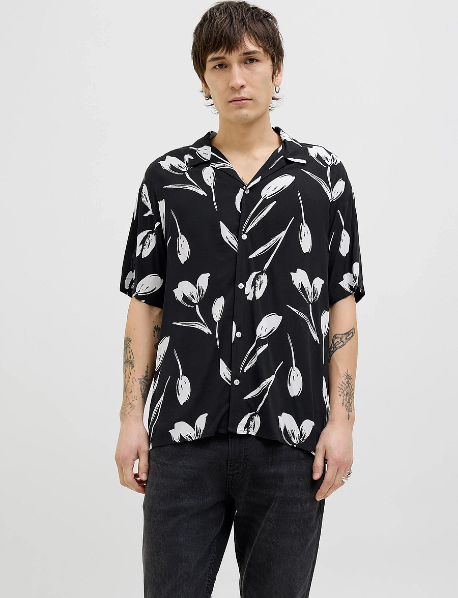 Jack & Jones - JJEJEFF CHARGE RESORT SHIRT SS SN - marškiniai trumpomis rankovėmis - black - 0