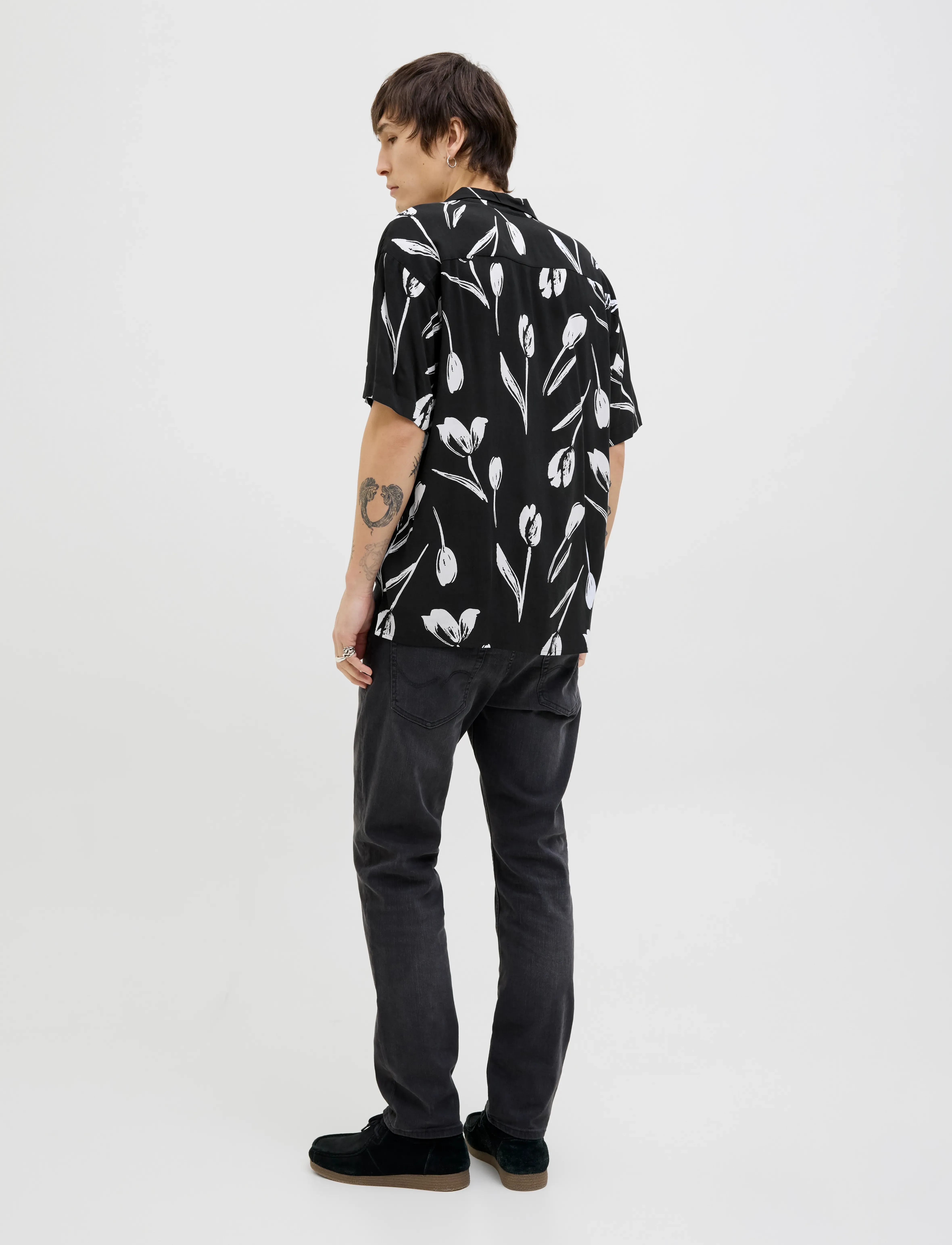 Jack & Jones - JJEJEFF CHARGE RESORT SHIRT SS SN - lyhythihaiset kauluspaidat - black - 2