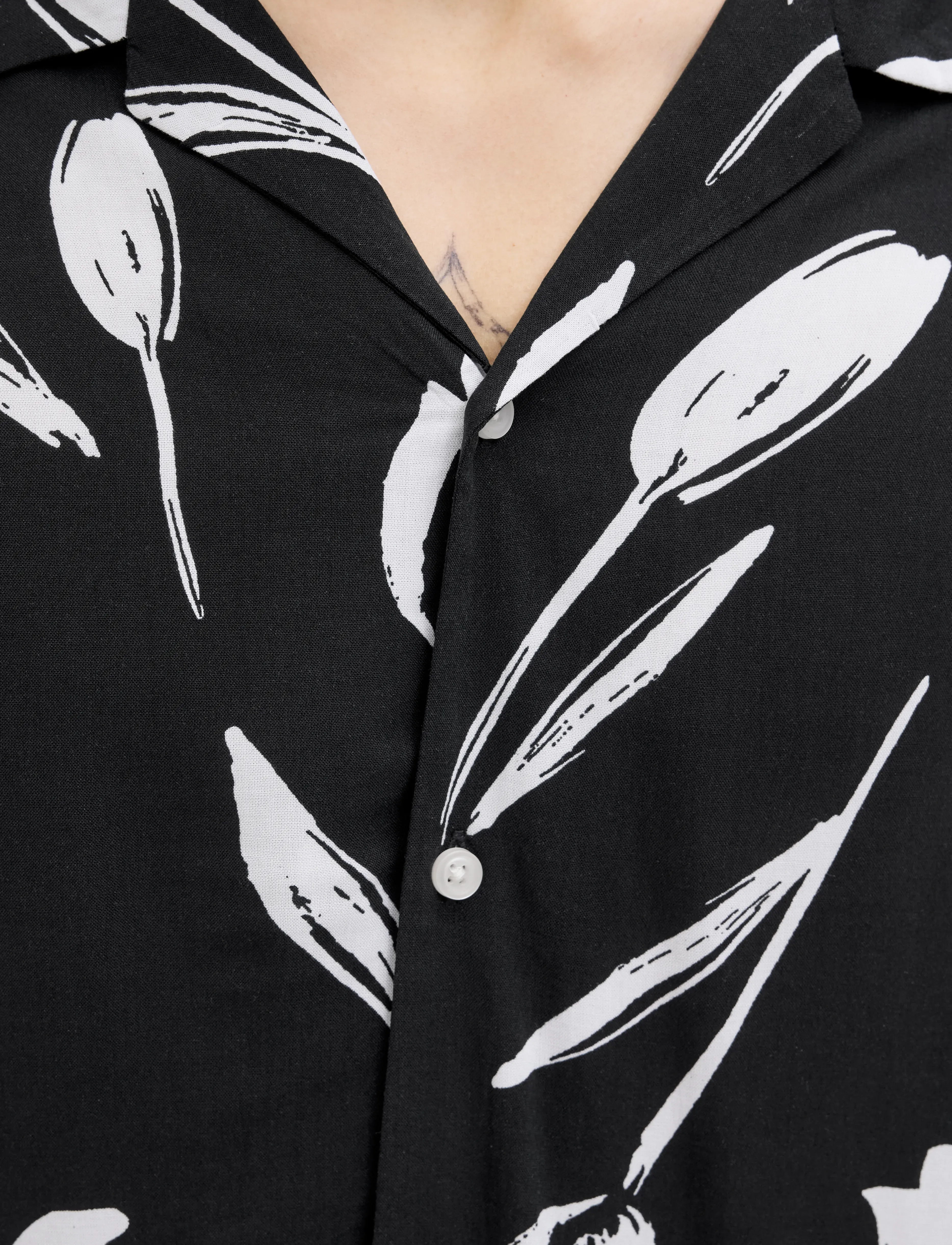 Jack & Jones - JJEJEFF CHARGE RESORT SHIRT SS SN - lyhythihaiset kauluspaidat - black - 3