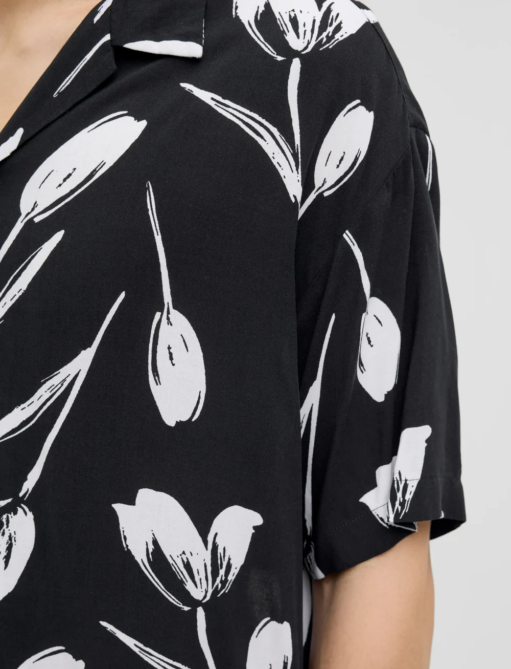 Jack & Jones - JJEJEFF CHARGE RESORT SHIRT SS SN - kurzarmhemden - black - 5