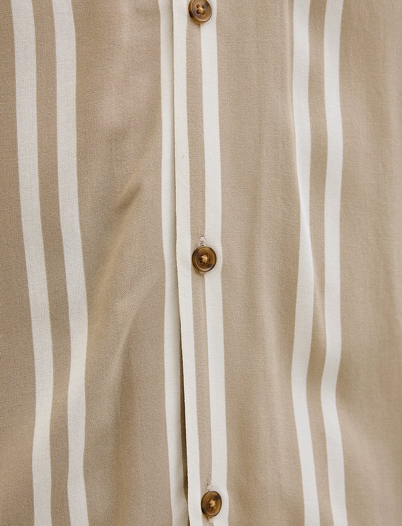 Jack & Jones - JJEJEFF STRIPE RESORT SHIRT SS SN - kortärmade skjortor - crockery - 3