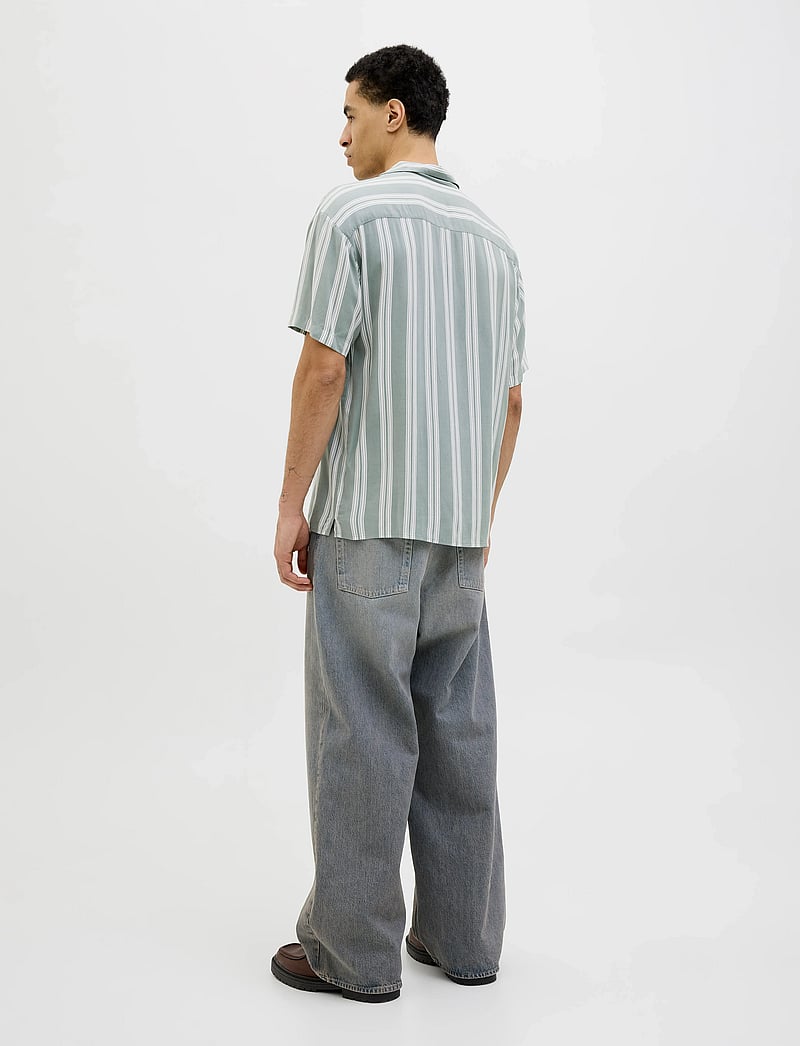 Jack & Jones - JJEJEFF STRIPE RESORT SHIRT SS SN - chemises à manches courtes - iceberg green - 2