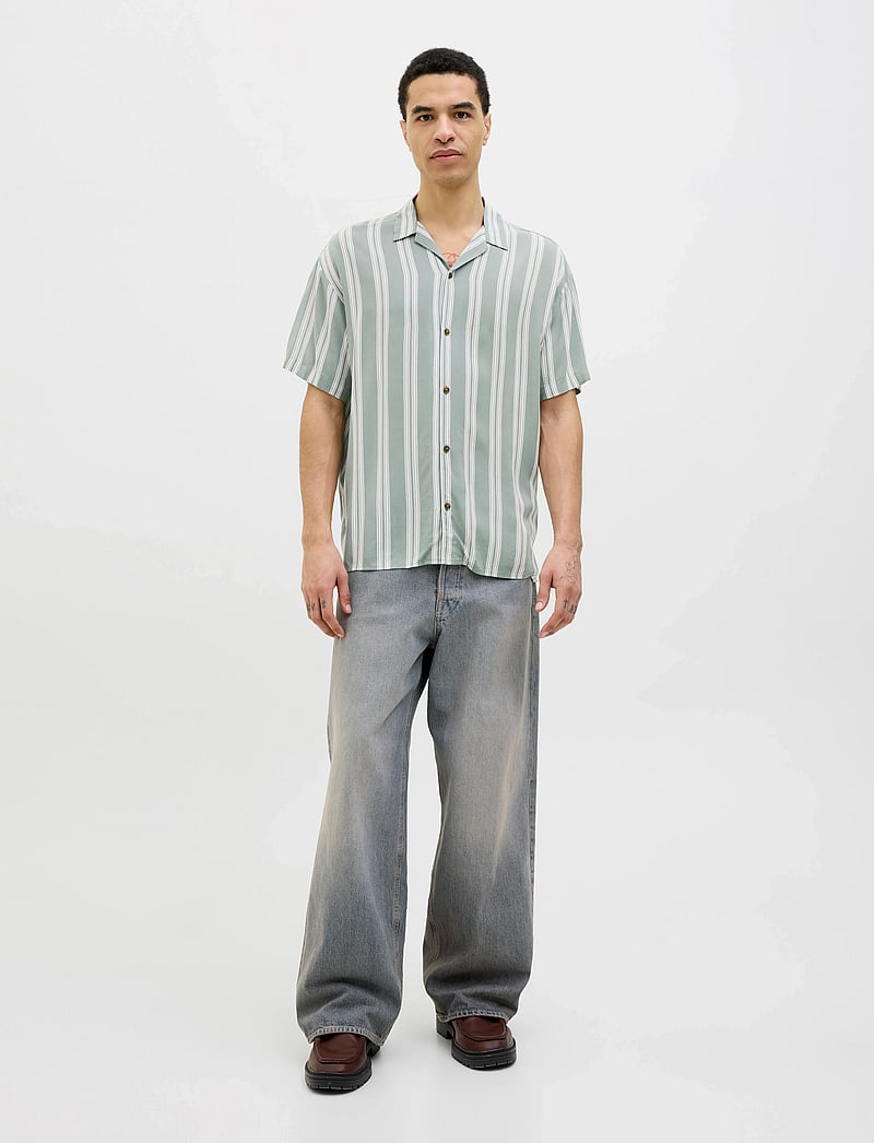 Jack & Jones - JJEJEFF STRIPE RESORT SHIRT SS SN - chemises à manches courtes - iceberg green - 3