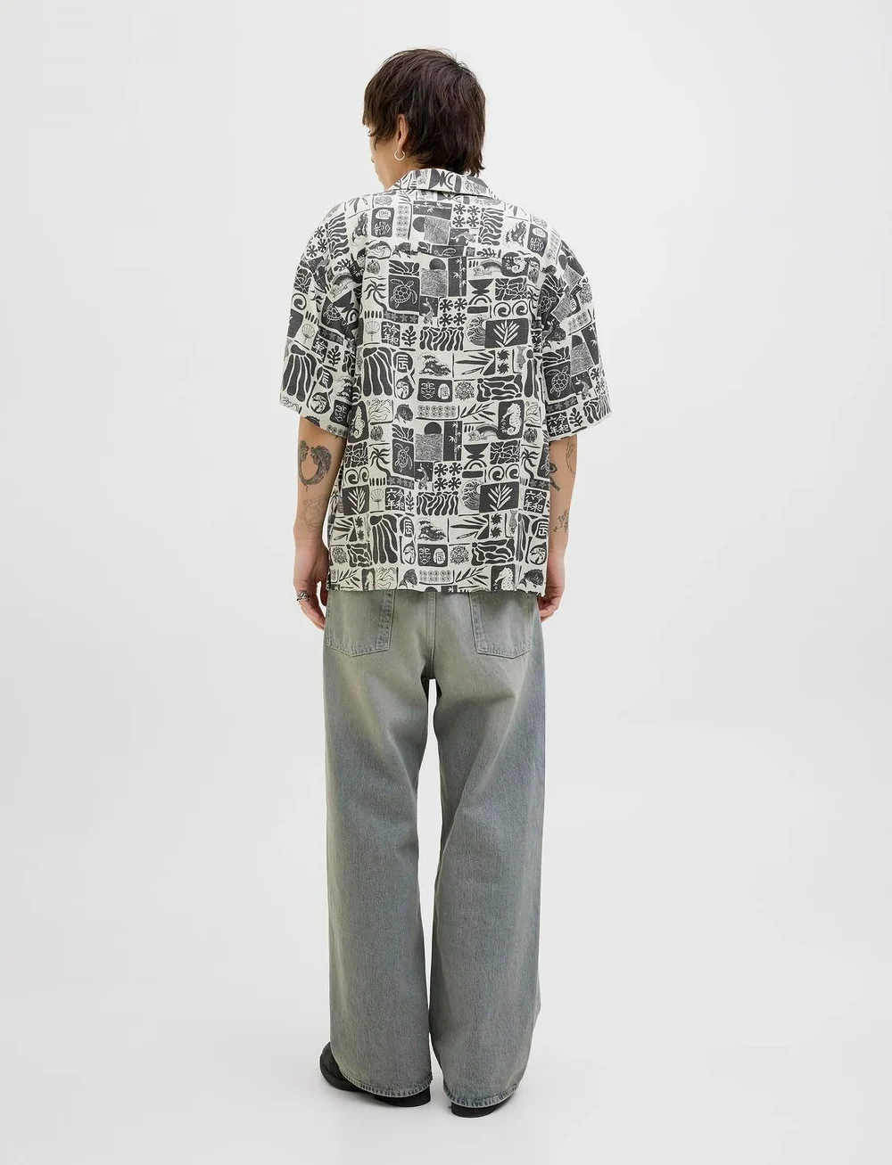 Jack & Jones - JJWAYNE AOP RESORT SHIRT SS - linased särgid - black - 3