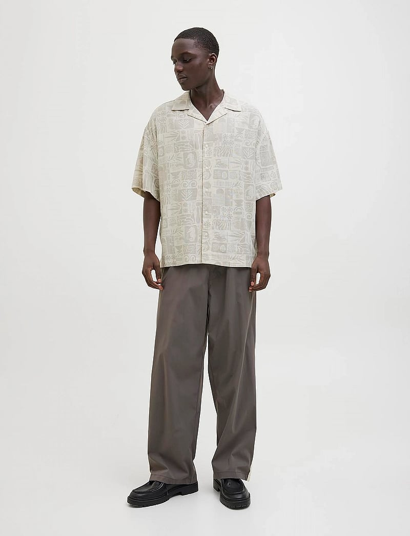 Jack & Jones - JJWAYNE AOP RESORT SHIRT SS - linneskjortor - moonbeam - 4