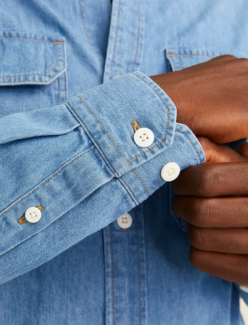 Jack & Jones - JJETRAVIS SHIRT LS NOOS - teksasärgid - light blue denim - 4