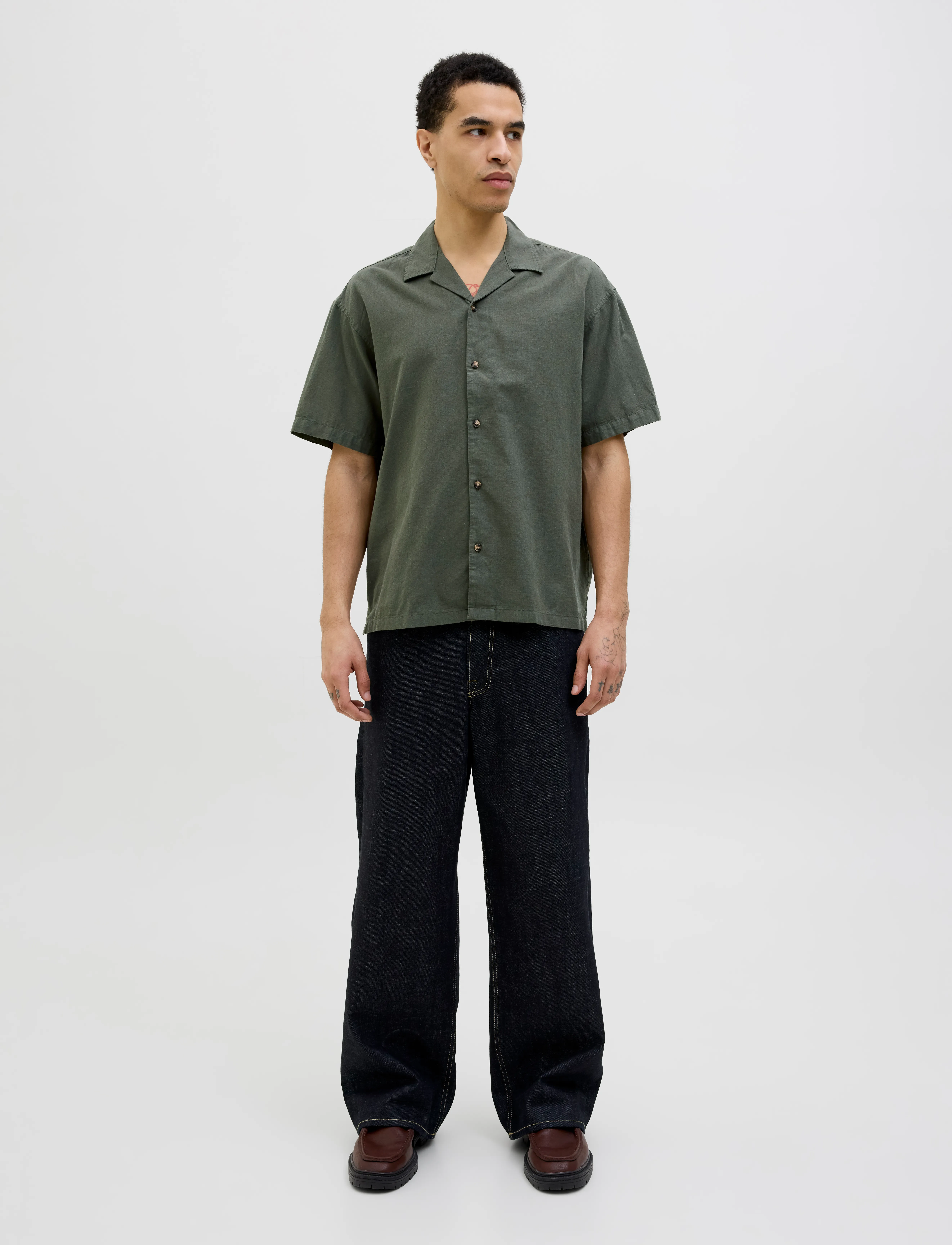 Jack & Jones - JJESUMMER RESORT SHIRT SS SN - chemises de lin - beetle - 3