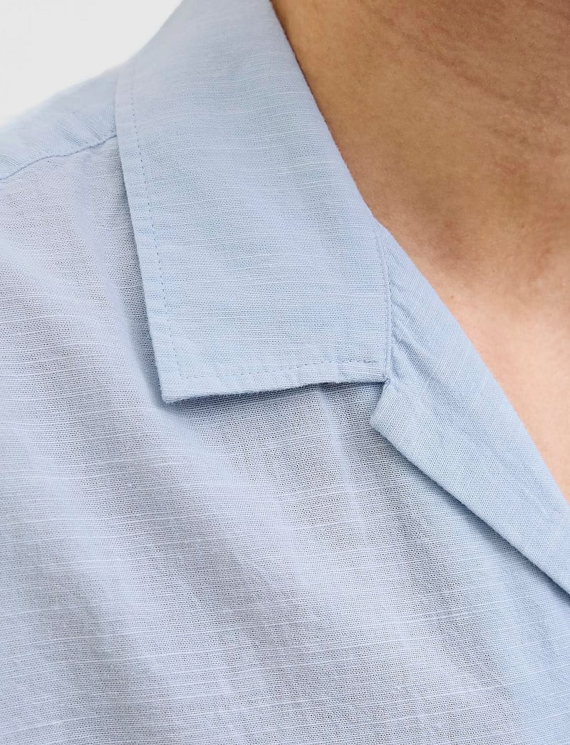 Jack & Jones - JJESUMMER RESORT SHIRT SS SN - linased särgid - chambray blue - 0