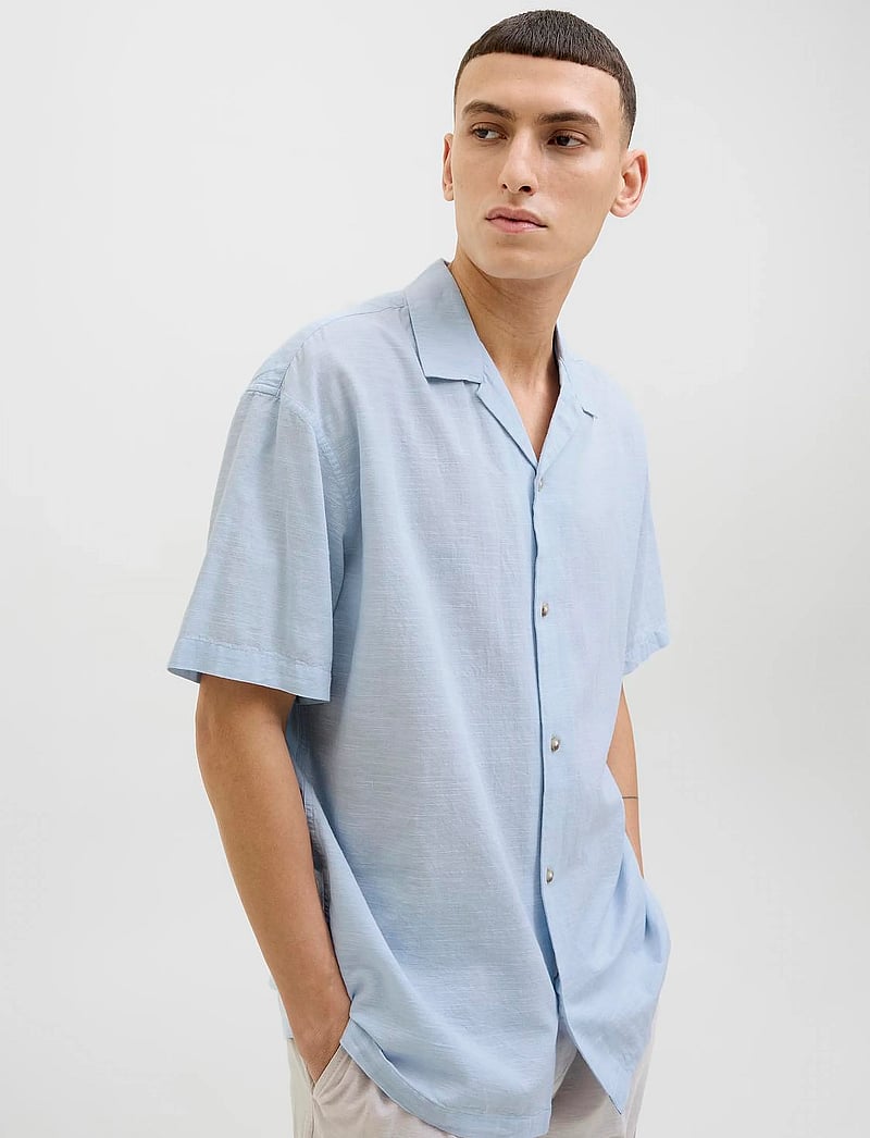 Jack & Jones - JJESUMMER RESORT SHIRT SS SN - linased särgid - chambray blue - 3