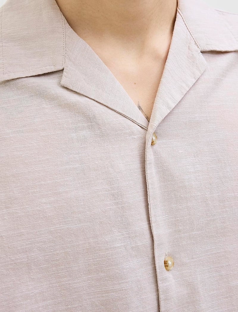 Jack & Jones - JJESUMMER RESORT SHIRT SS SN - pellavakauluspaidat - crockery - 0