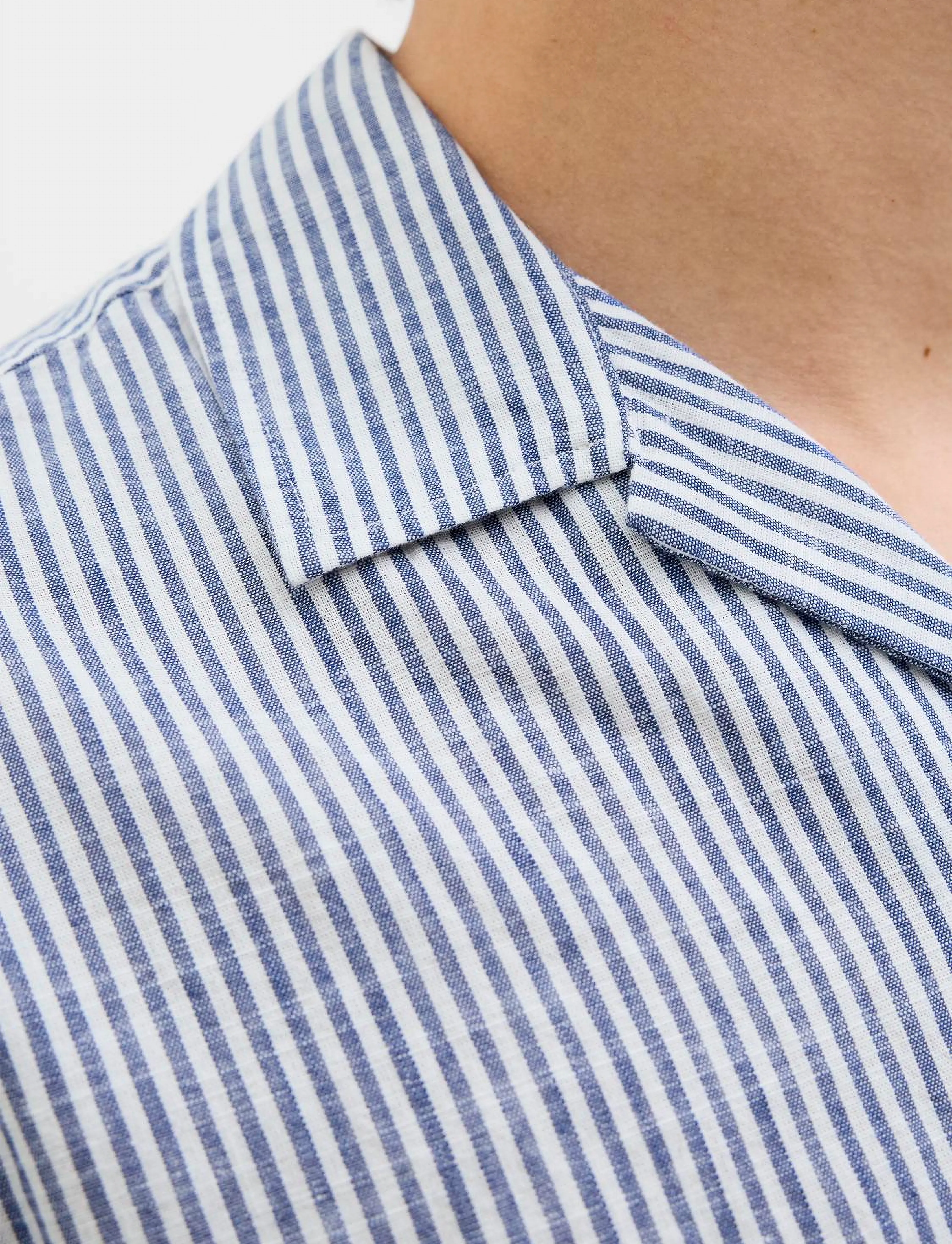 Jack & Jones JJESUMMER RESORT SHIRT SS SN - Lühikeste varrukatega särgid - INFINITY / blue