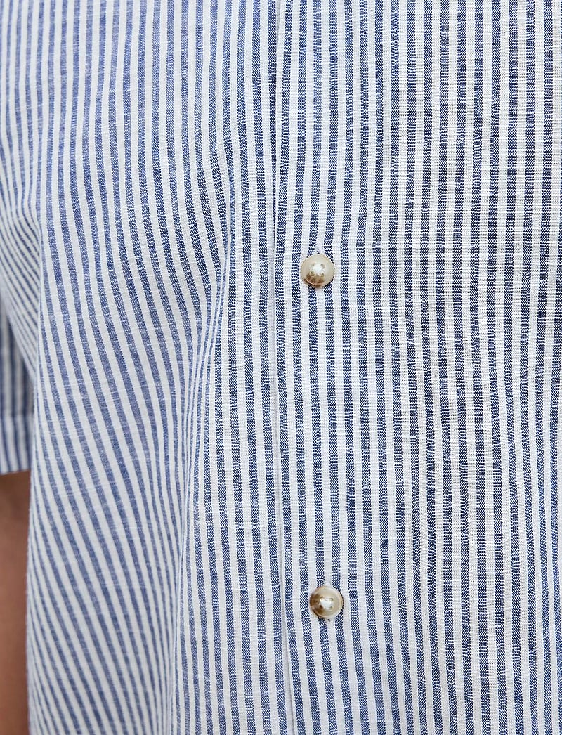Jack & Jones - JJESUMMER RESORT SHIRT SS SN - hørskjorter - infinity - 4