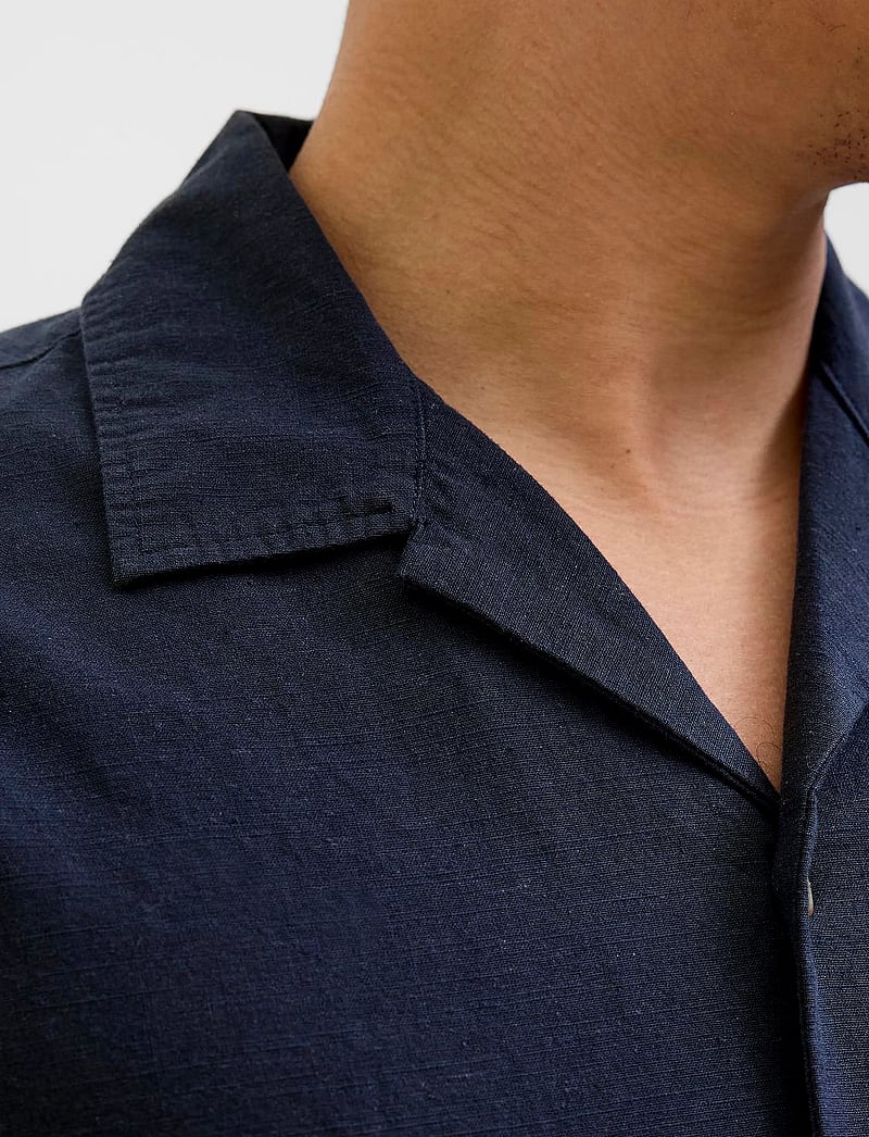 Jack & Jones - JJESUMMER RESORT SHIRT SS SN - hørskjorter - navy blazer - 0