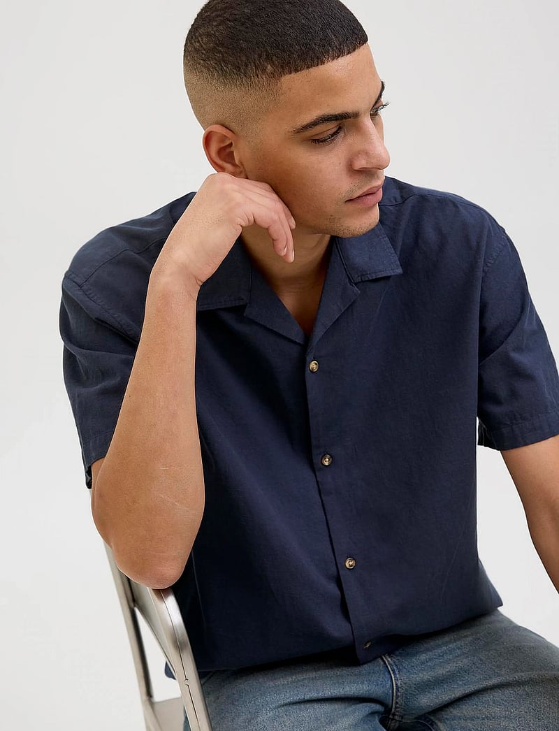 Jack & Jones - JJESUMMER RESORT SHIRT SS SN - hørskjorter - navy blazer - 3