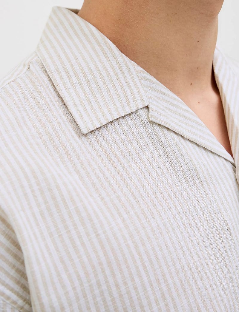 Jack & Jones - JJESUMMER RESORT SHIRT SS SN - linneskjortor - oxford tan - 0