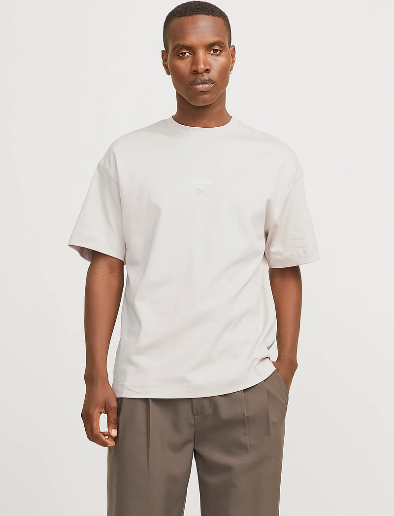 Jack & Jones - JJEURBAN EDGE STUDIO TEE SS O-NECK NOOS - kortærmede t-shirts - moonbeam - 0