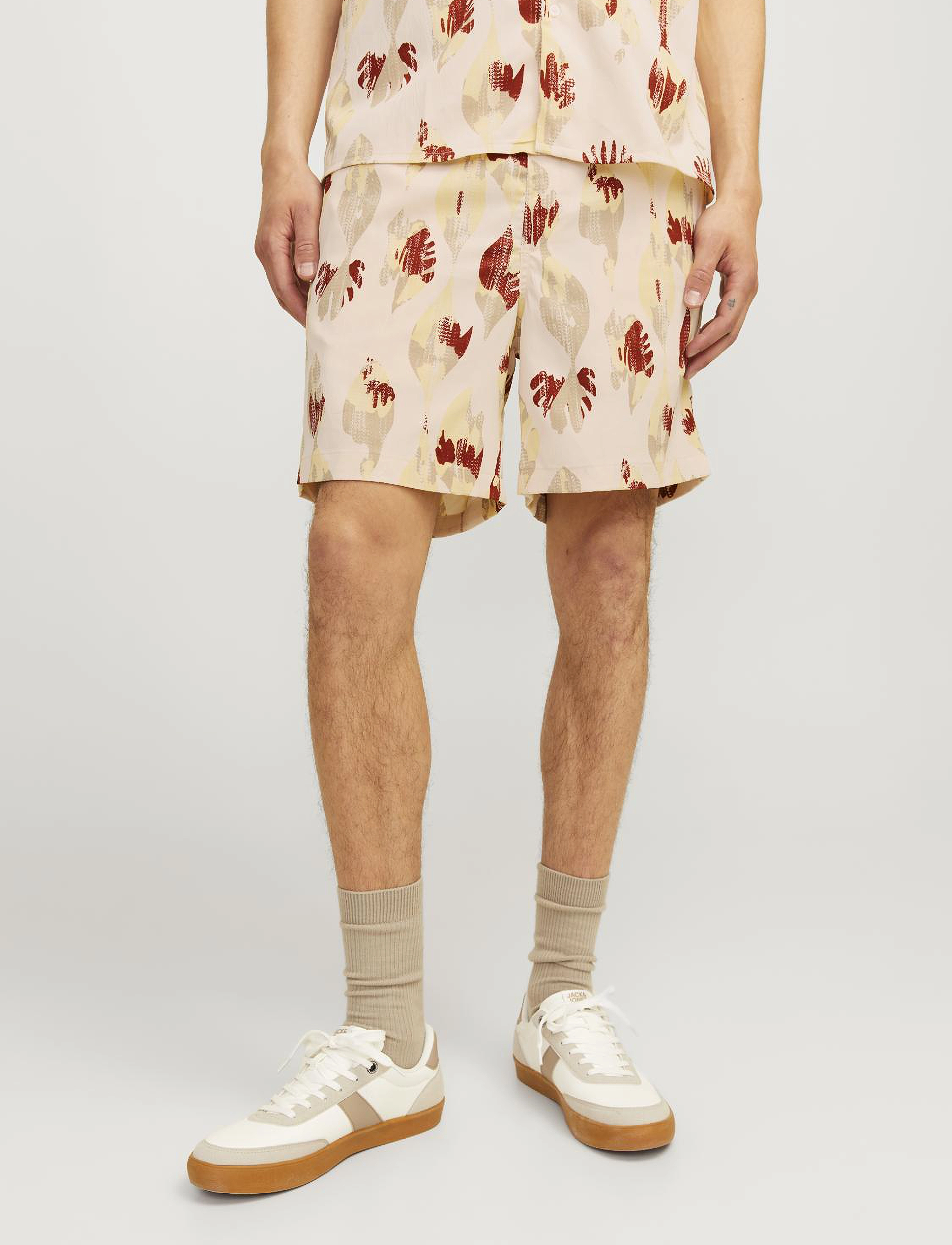 Jack & Jones JPSTJAIDEN JJJACQUARD JOGGER SHORT STYD - Farben der Saison - MOONBEAM / beige