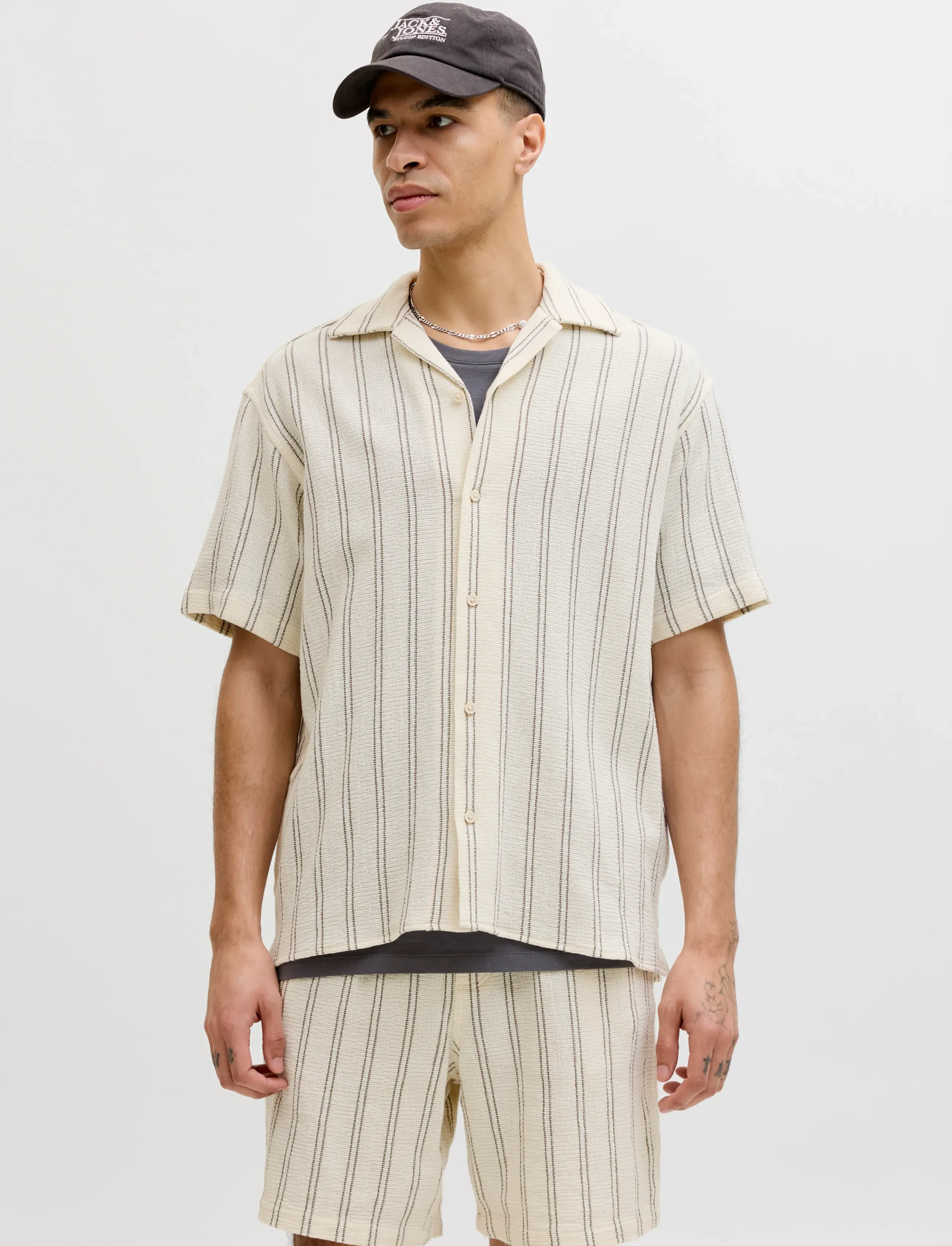 Jack & Jones JJECOBA STRIPE RESORT SHIRT SS SN - Tøj - ANTIQUE WHITE / multi