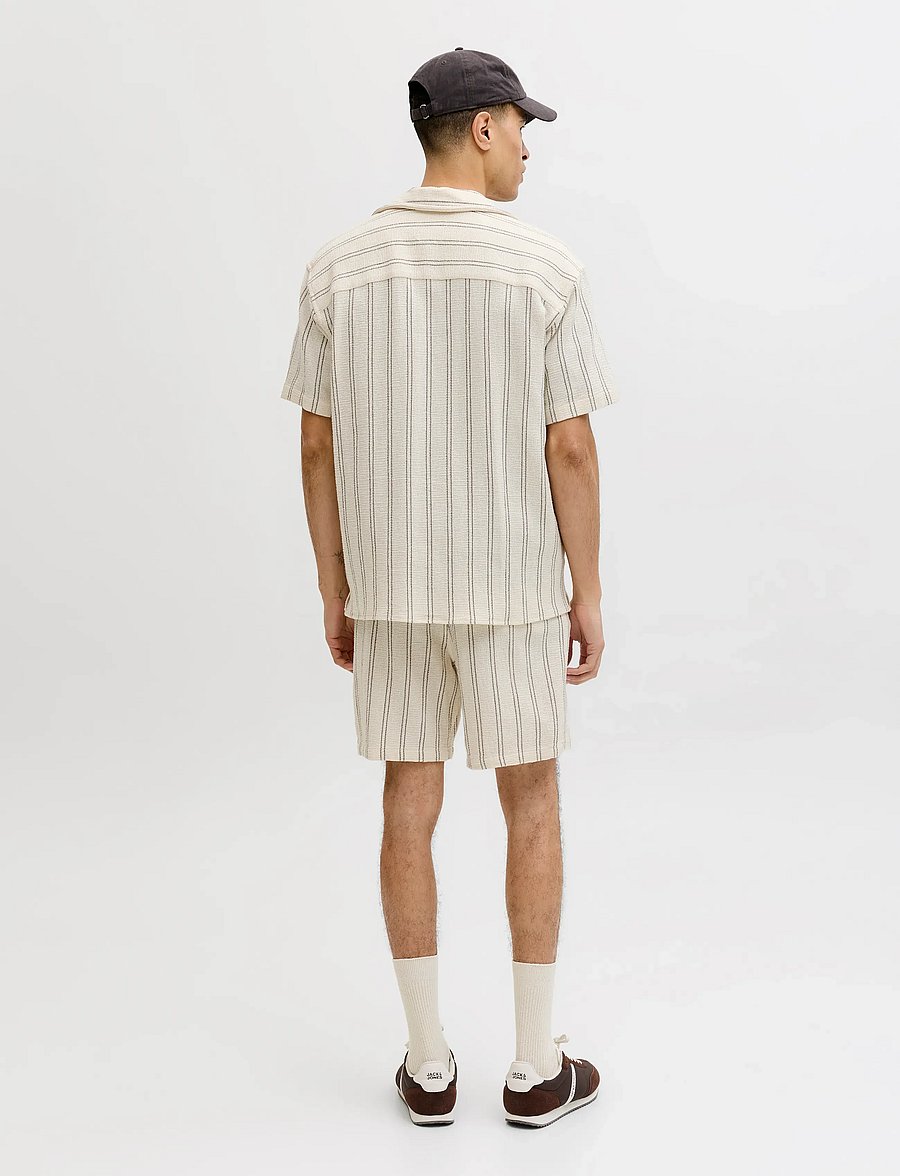 Jack & Jones - JJECOBA STRIPE RESORT SHIRT SS SN - chemises à manches courtes - antique white - 2