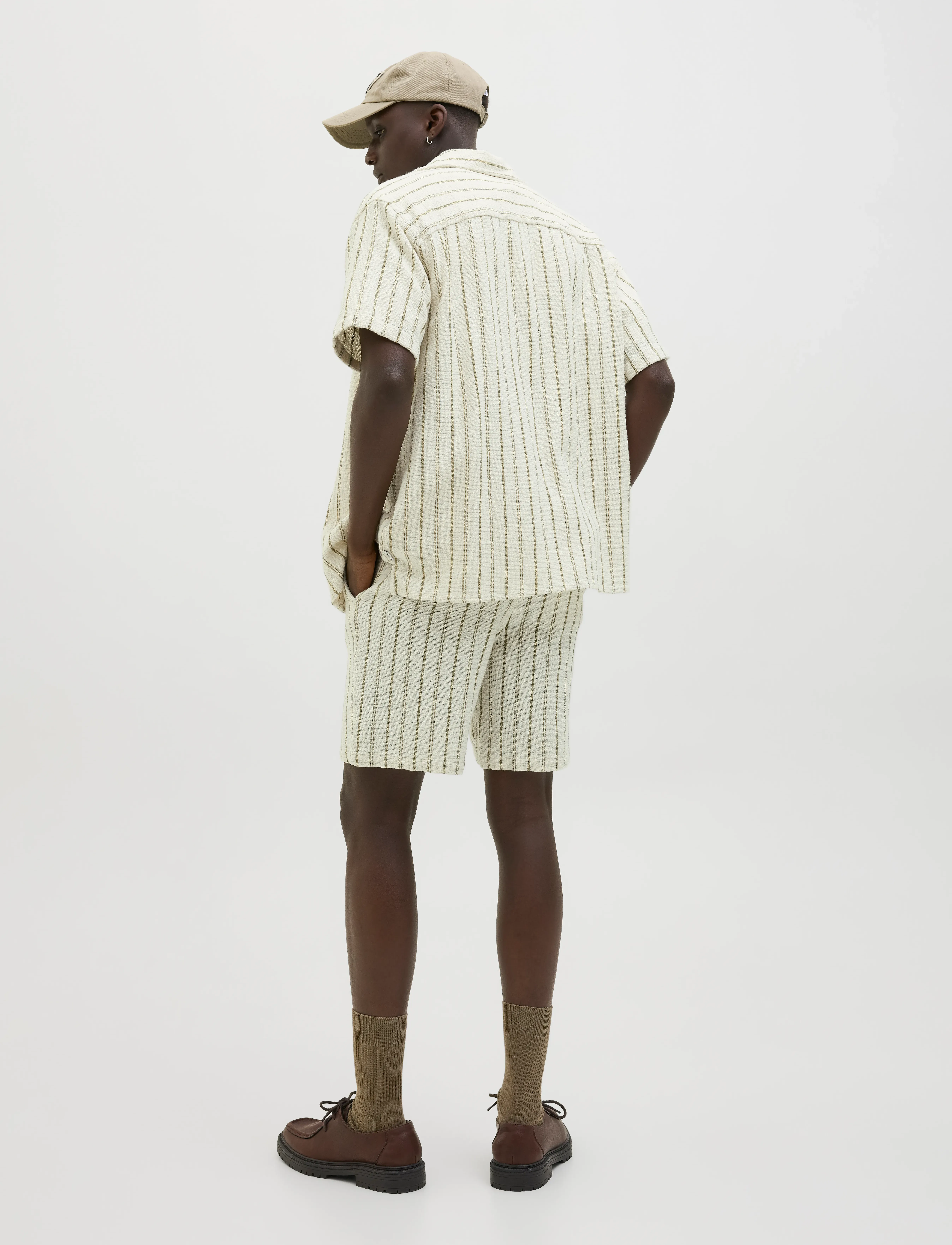 Jack & Jones - JJECOBA STRIPE RESORT SHIRT SS SN - kortærmede skjorter - cedar - 2