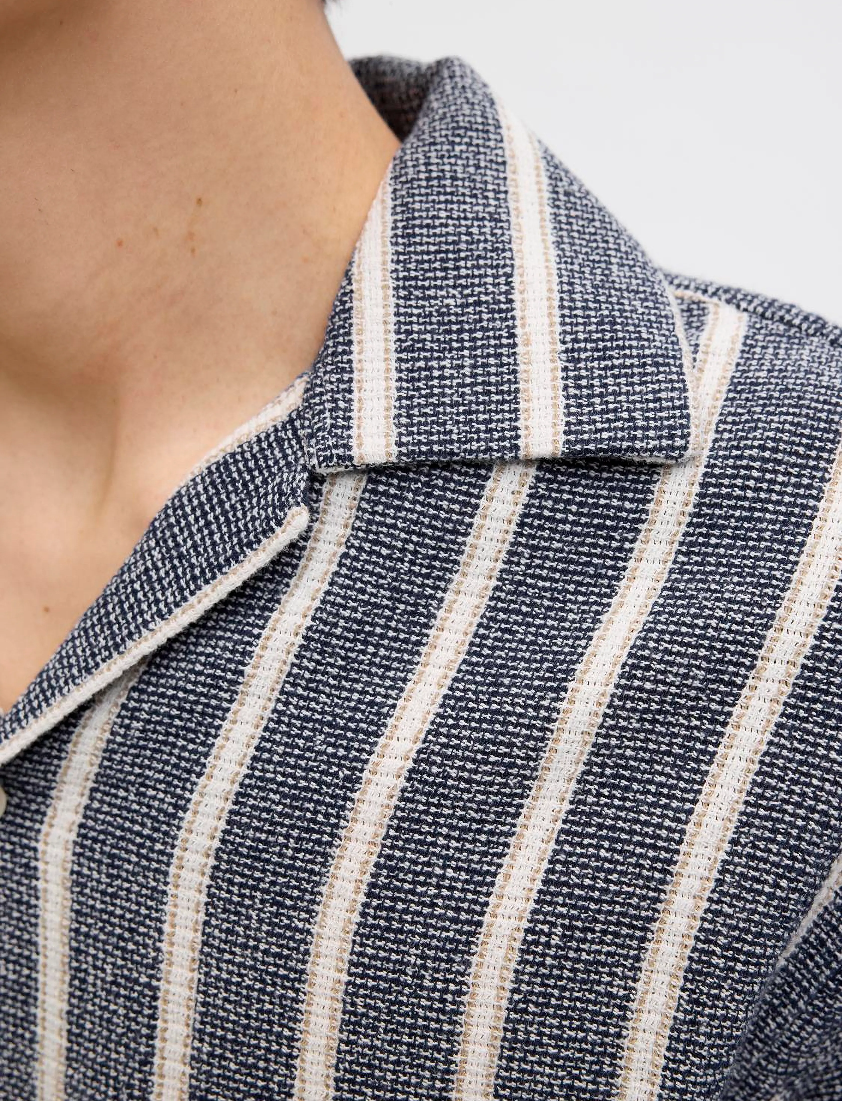 Jack & Jones JJECOBA STRIPE RESORT SHIRT SS SN - Casual shirts - OCEAN CAVERN / grey