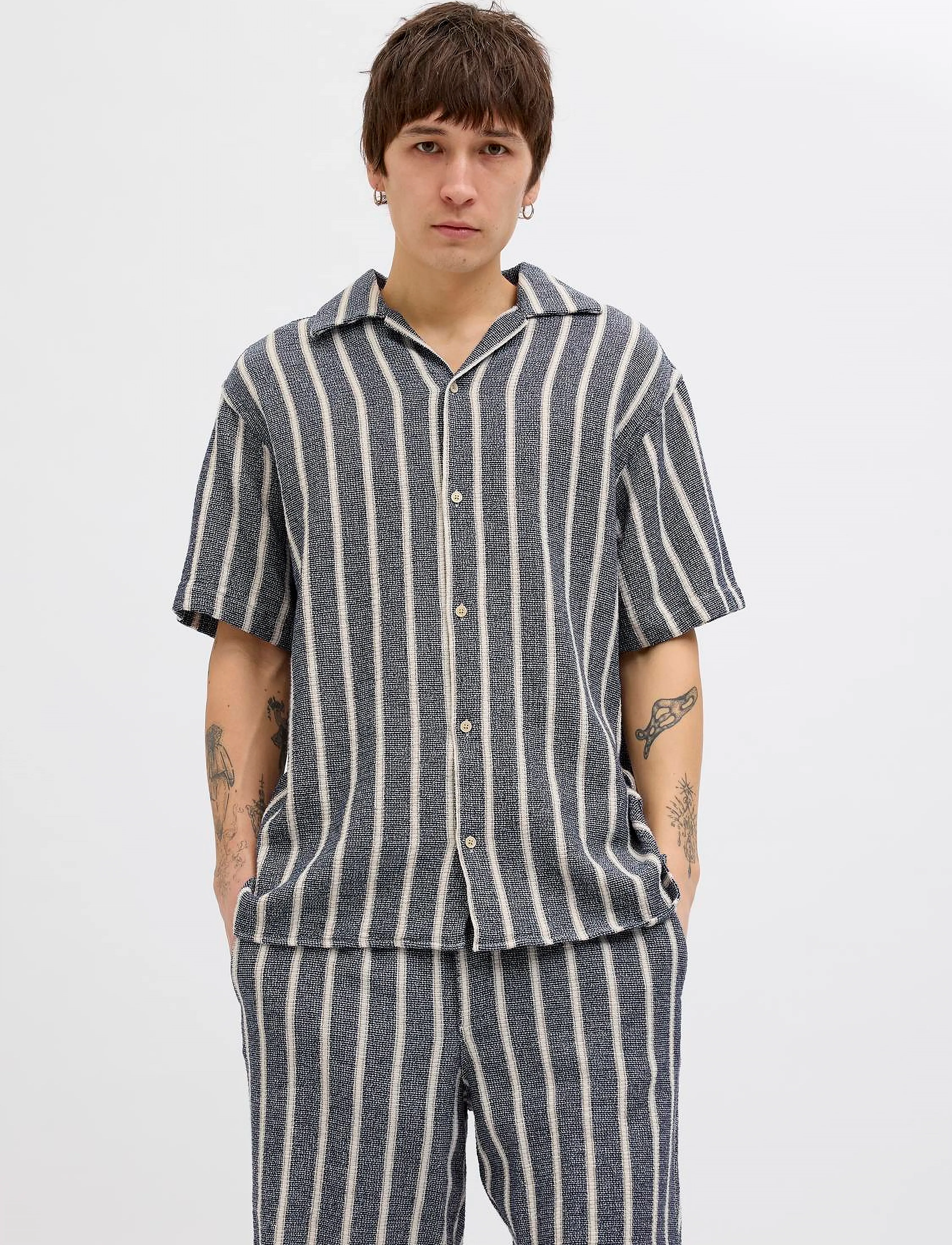 Jack & Jones - JJECOBA STRIPE RESORT SHIRT SS SN - kortærmede skjorter - ocean cavern - 3