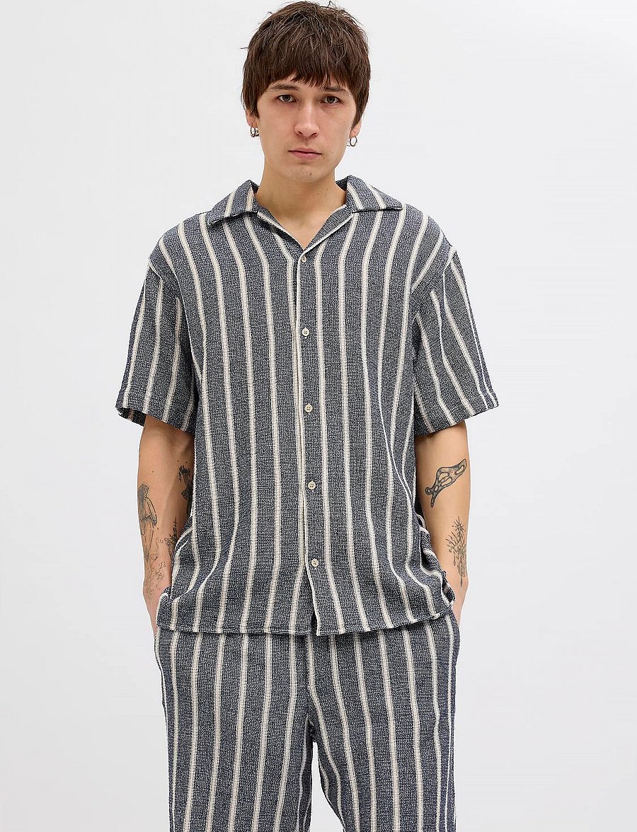 Jack & Jones - JJECOBA STRIPE RESORT SHIRT SS SN - kortærmede skjorter - ocean cavern - 3