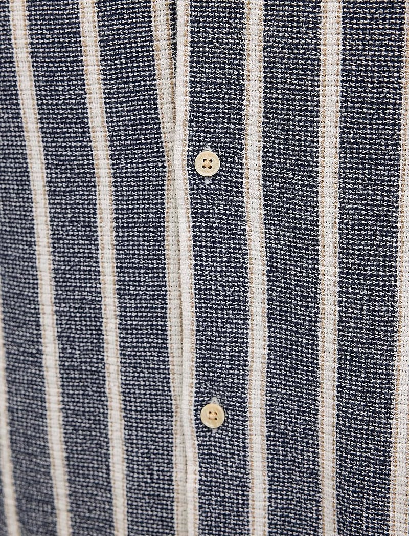 Jack & Jones - JJECOBA STRIPE RESORT SHIRT SS SN - triibulised särgid - ocean cavern - 4