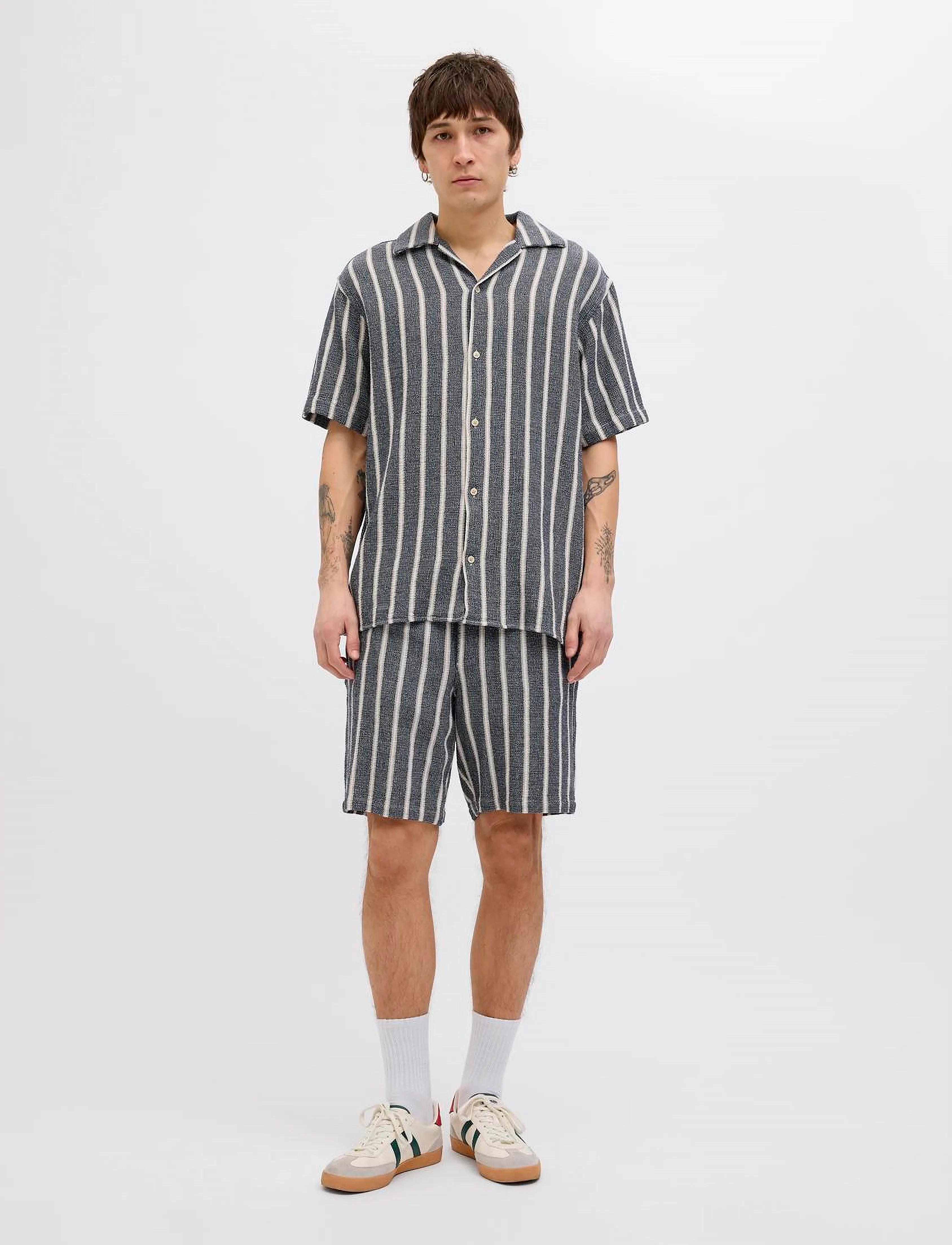 Jack & Jones - JJECOBA STRIPE RESORT SHIRT SS SN - kortærmede skjorter - ocean cavern - 5
