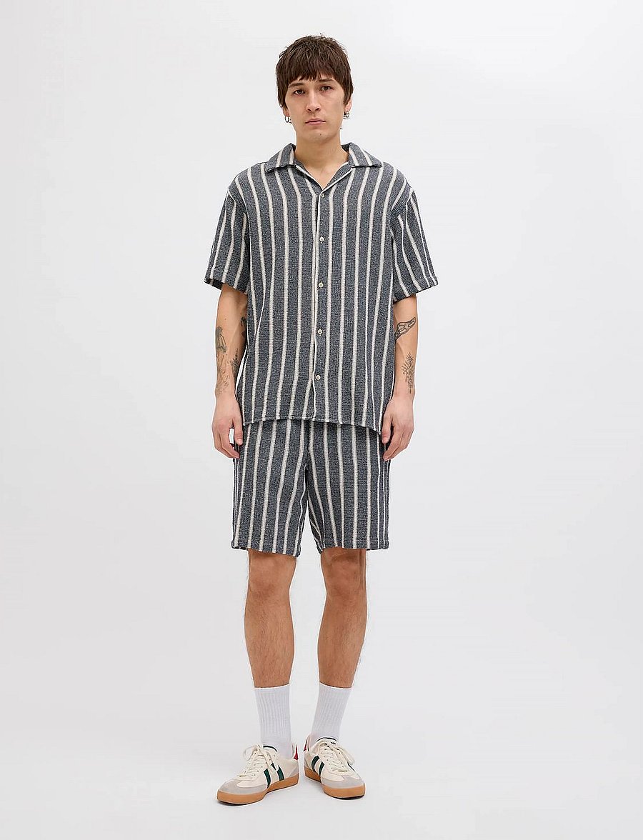 Jack & Jones - JJECOBA STRIPE RESORT SHIRT SS SN - kortærmede skjorter - ocean cavern - 5