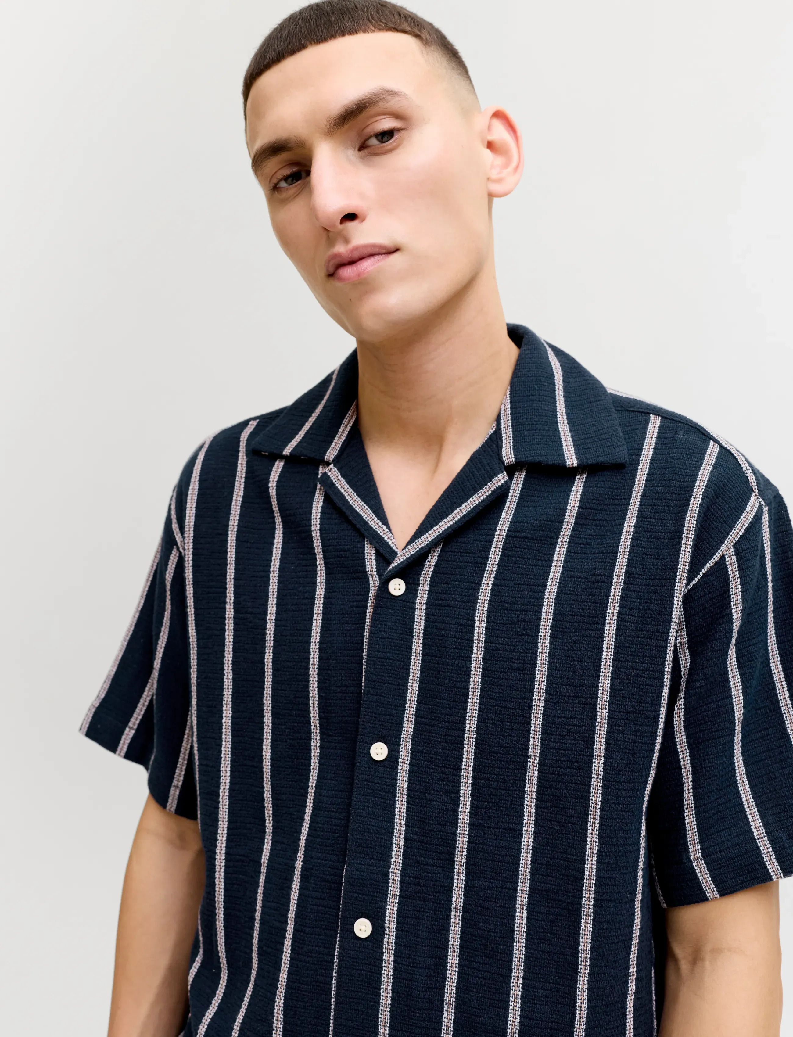 Jack & Jones - JJECOBA STRIPE RESORT SHIRT SS SN - kortærmede skjorter - sky captain - 5