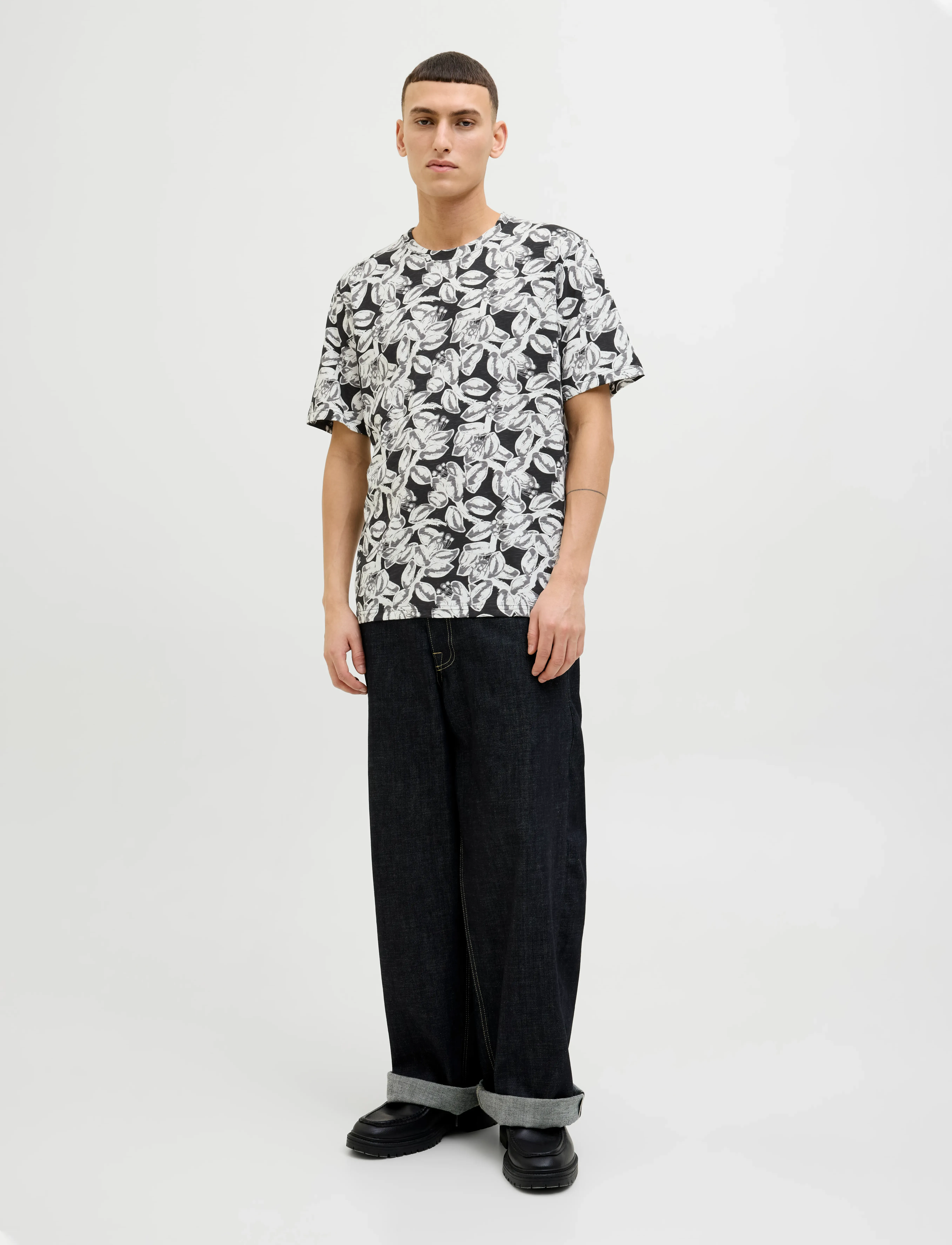 Jack & Jones - JORSPLIT AOP TEE SS CREW NECK LN - short-sleeved t-shirts - black - 4