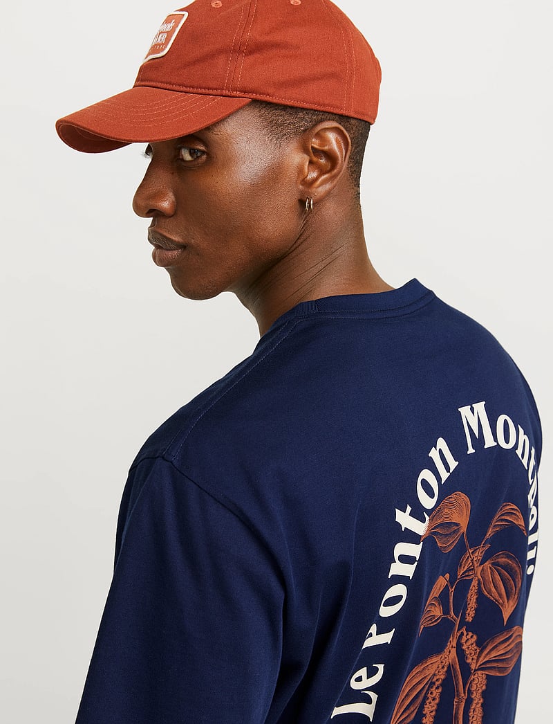 Jack & Jones - JORPAROS EASTER SKETCH TEE SS CREW N LN - kurzärmelig - ocean cavern - 4