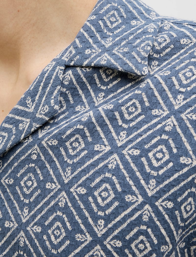 Jack & Jones - JPRBLUVINCENT PRINT RESORT S/S SHIRT SN - kortärmade skjortor - bering sea - 4