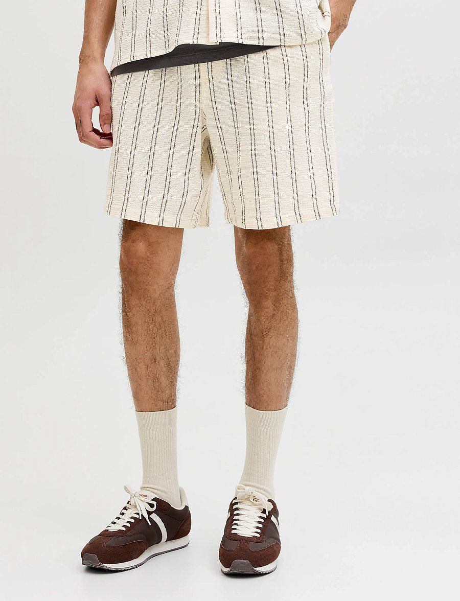 Jack & Jones - JPSTJAIDEN COBA STRIPE JOG SHORTS REG SN - casual shorts - antique white - 0