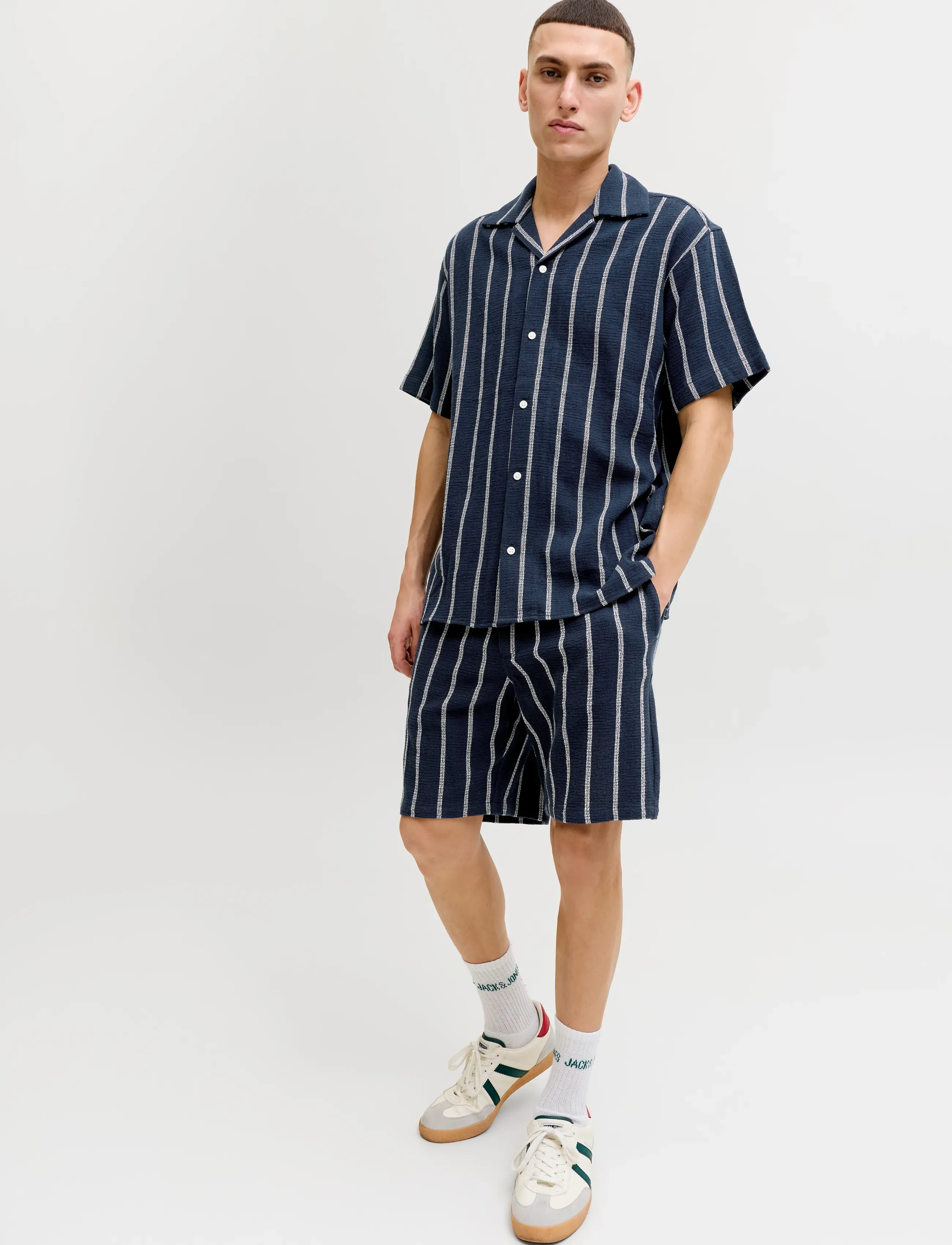 Jack & Jones - JPSTJAIDEN COBA STRIPE JOG SHORTS REG SN - krótkie spodenki - sky captain - 5