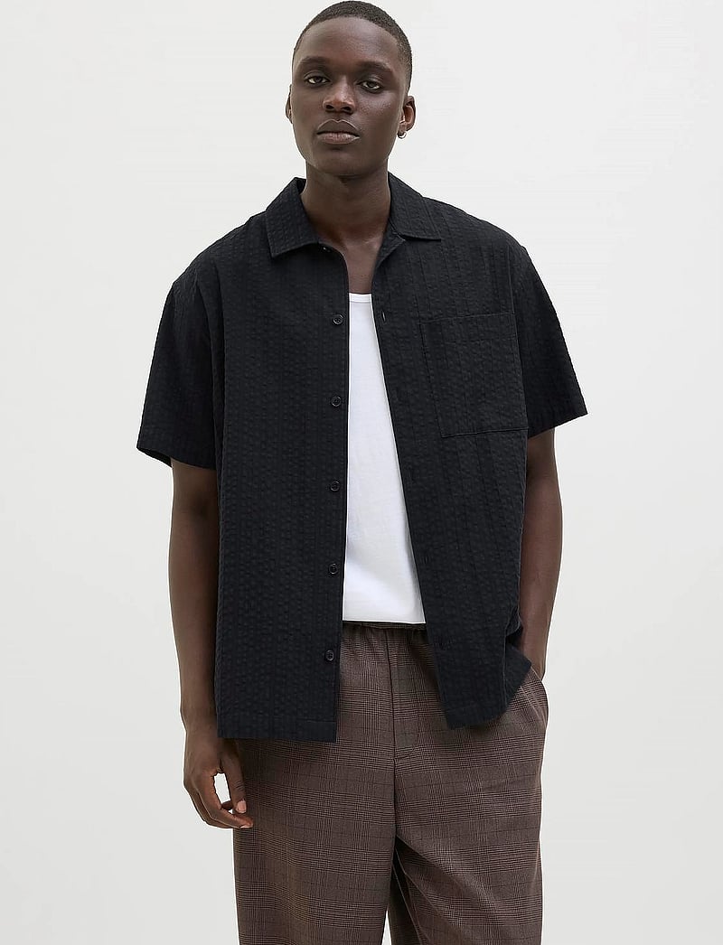 Jack & Jones - JPRCCEASTON SEERSUCKER S/S SHIRT LN - leinenhemden - black beauty - 0