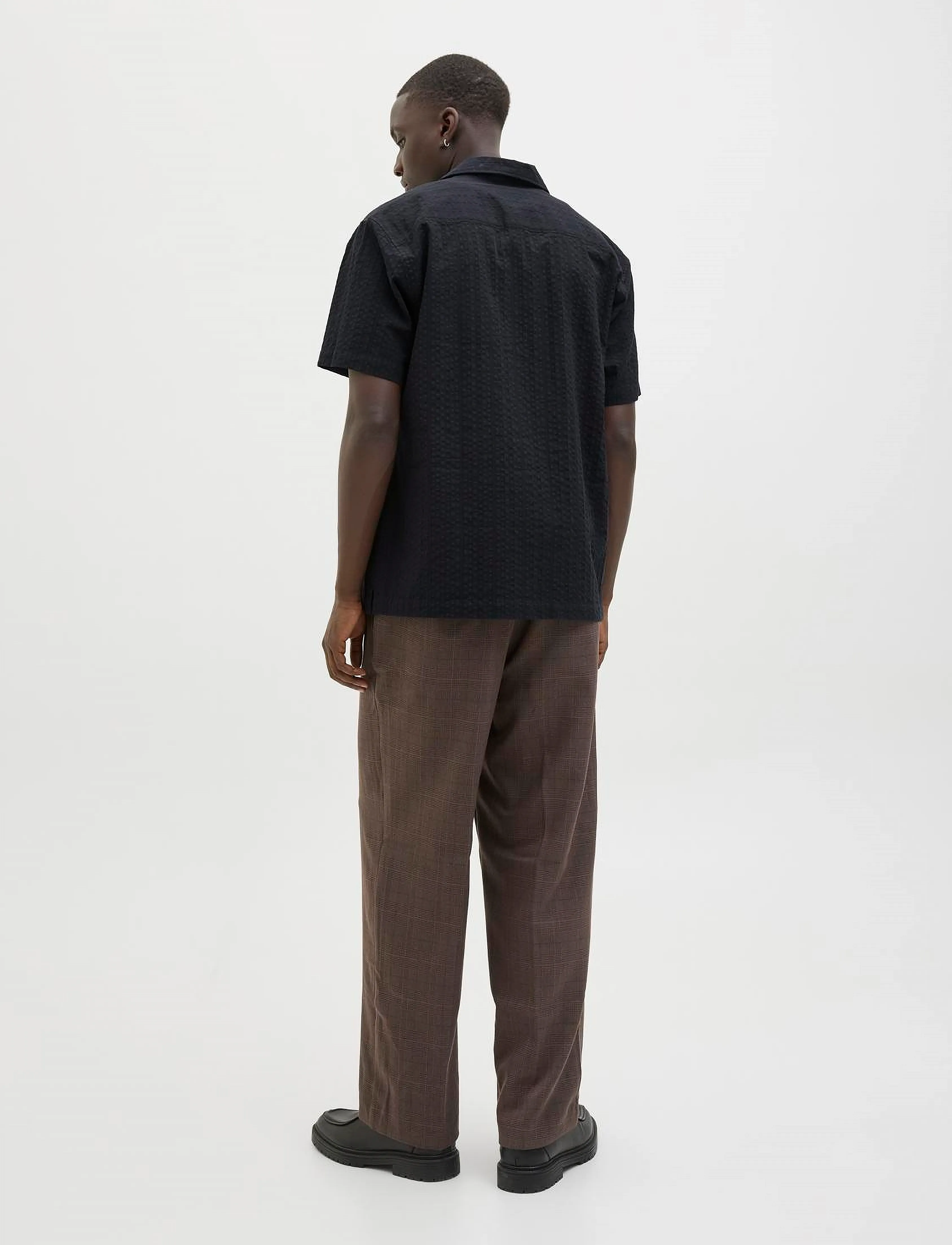 Jack & Jones - JPRCCEASTON SEERSUCKER S/S SHIRT LN - hørskjorter - black beauty - 5