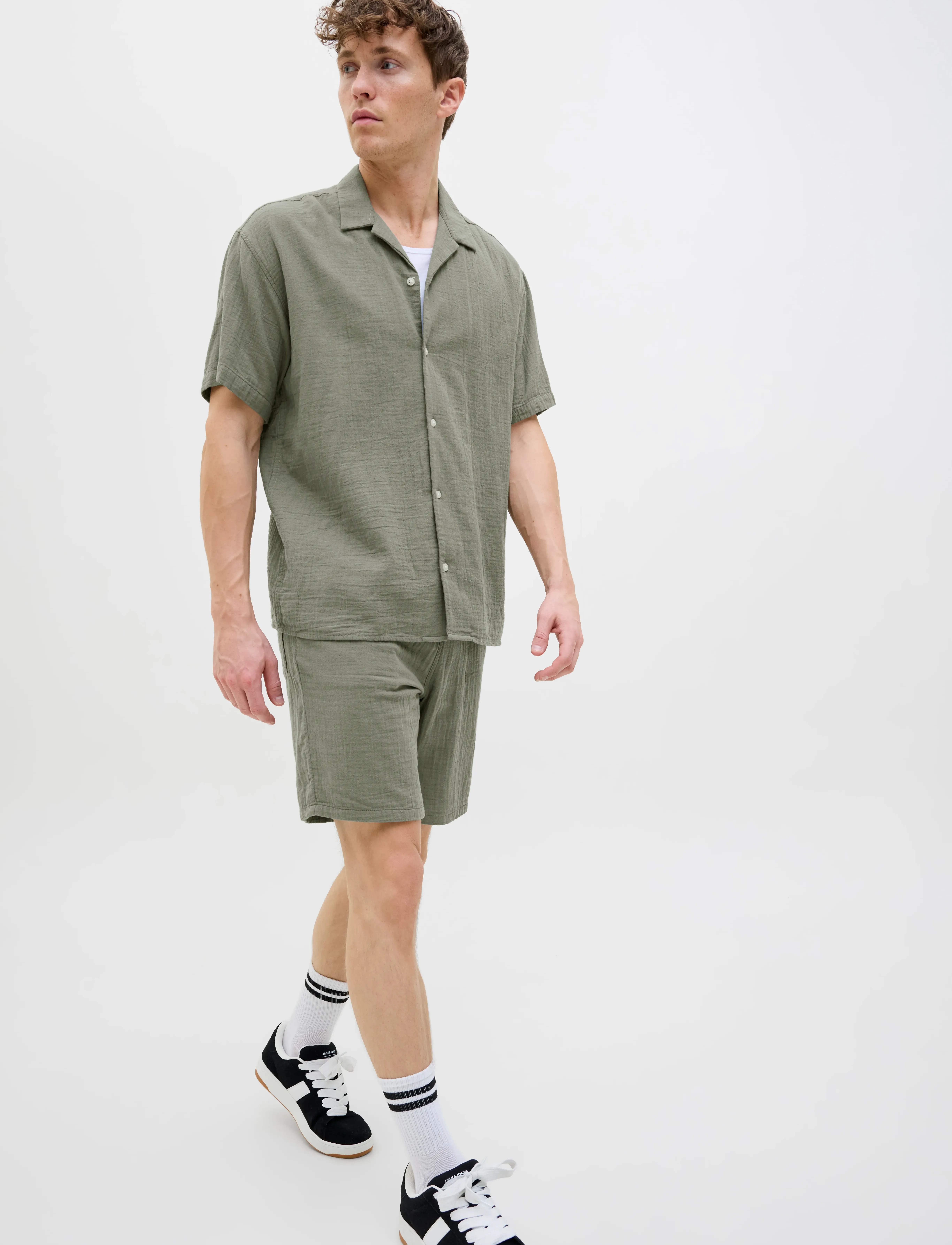 Jack & Jones JPSTJAIDEN PATRAS JOGGER SHORT SRT - Casual shorts - MULLED BASIL / green