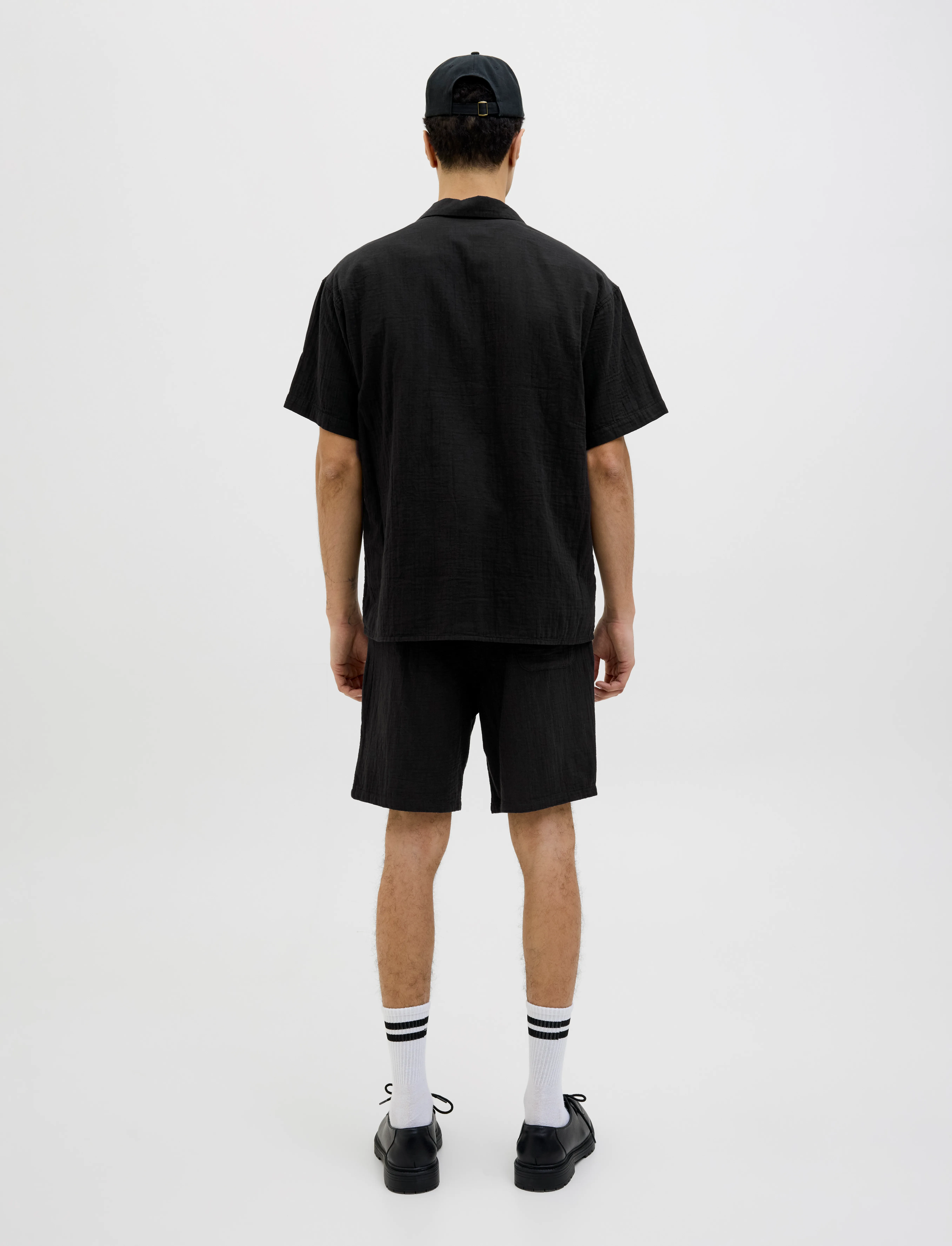 Jack & Jones - JOREASTER PATRAS RESORT SHIRT SS LN - chemises à manches courtes - black - 2