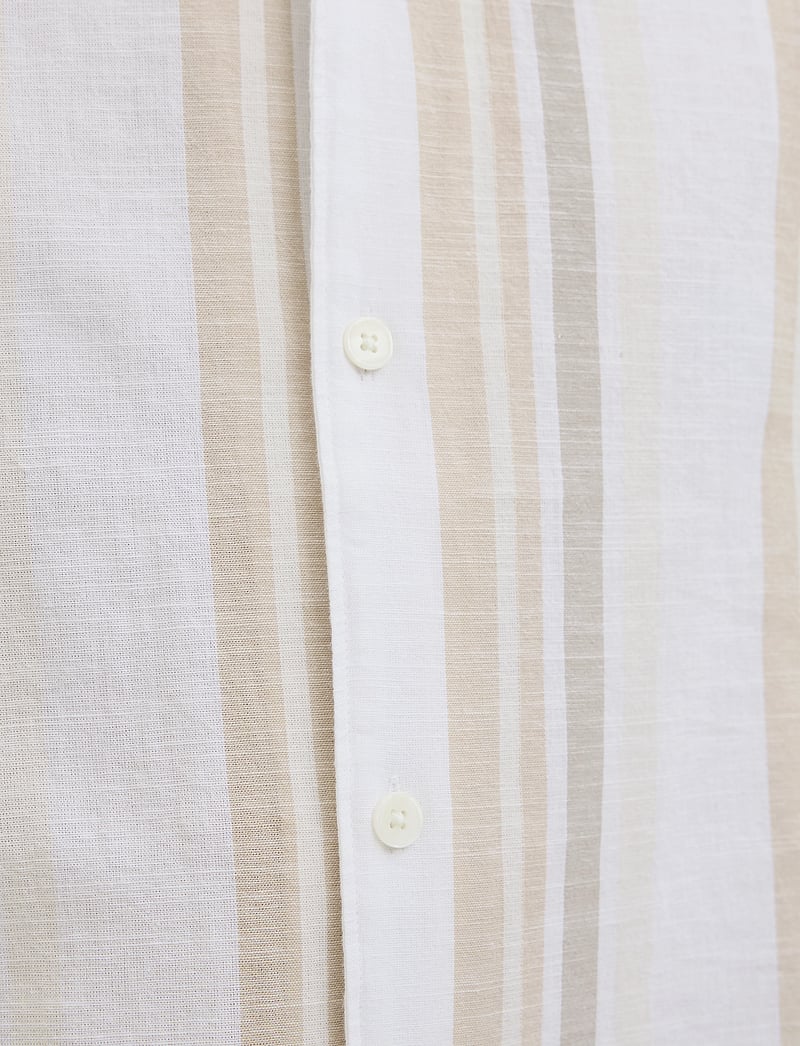 Jack & Jones - JPRCCSUMMER STRIPE RESORT S/S SHIRT SN - koszule lniane - travertine - 3