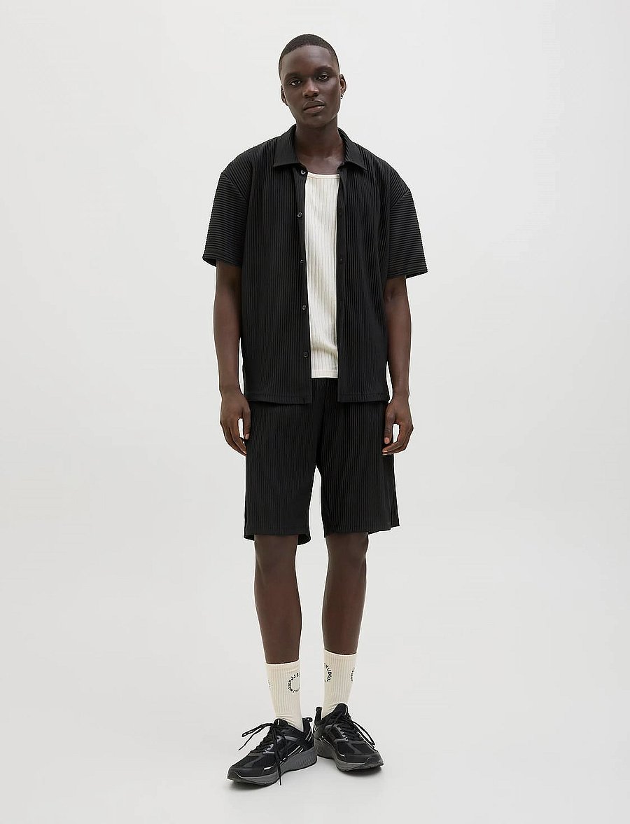 Jack & Jones - JCOINTERLUDE PLISSE SHIRT SS - kurzarmhemden - black - 3