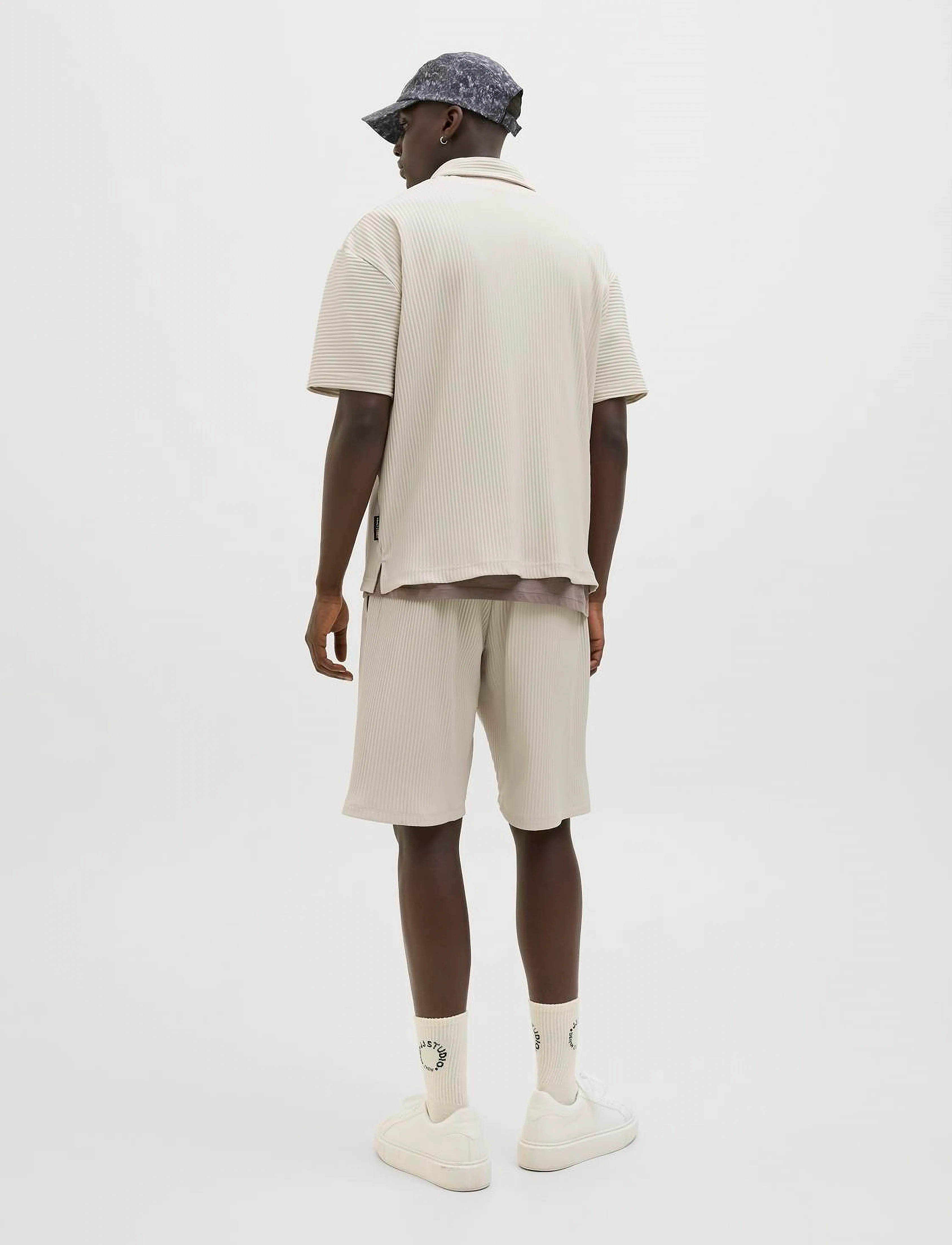 Jack & Jones - JCOINTERLUDE PLISSE SHIRT SS - kortærmede skjorter - moonbeam - 5
