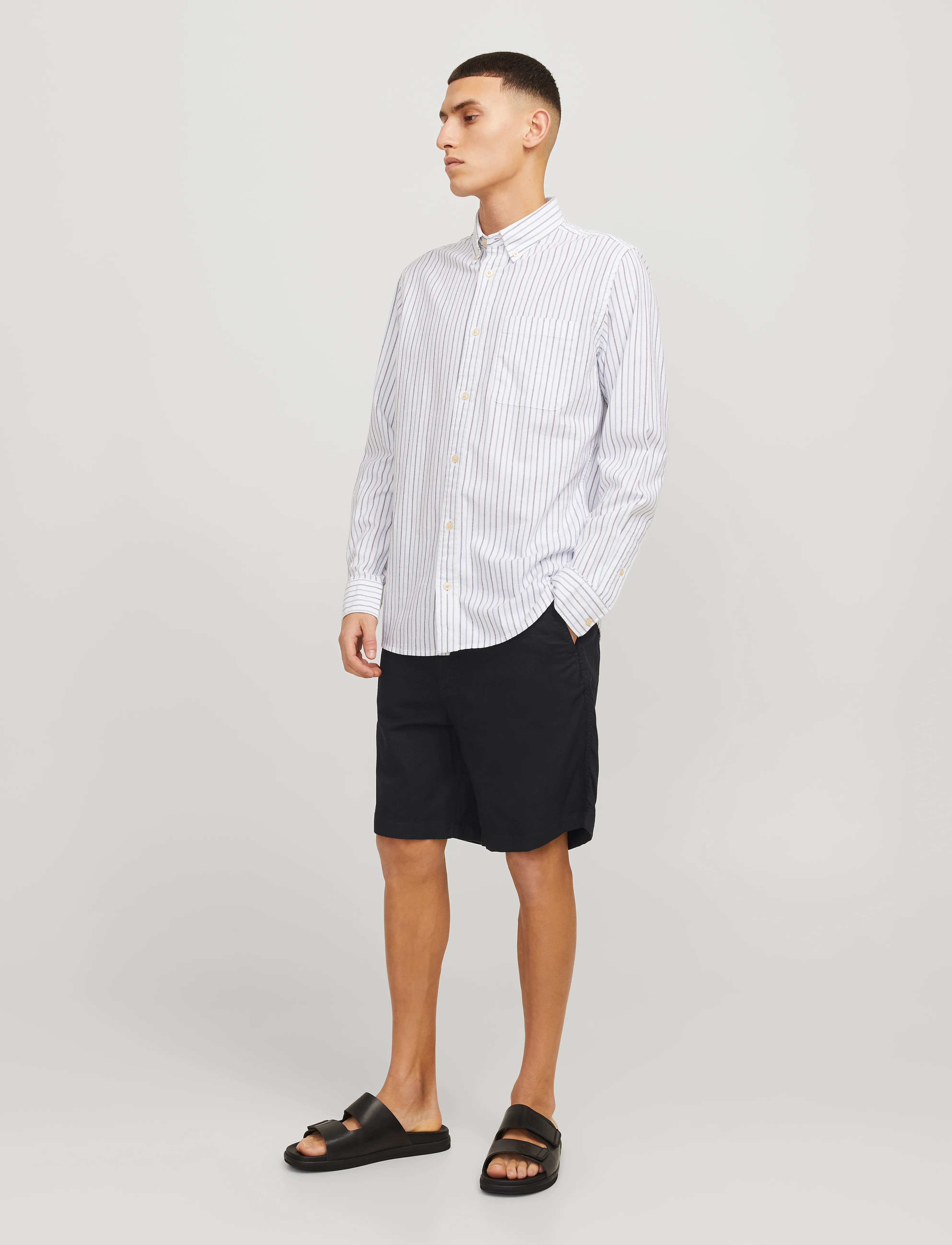 Jack & Jones JPSTJAIDEN CAMPAIGN HYBRIDBONDISHORT SRT - Lühikesed püksid - BLACK / black