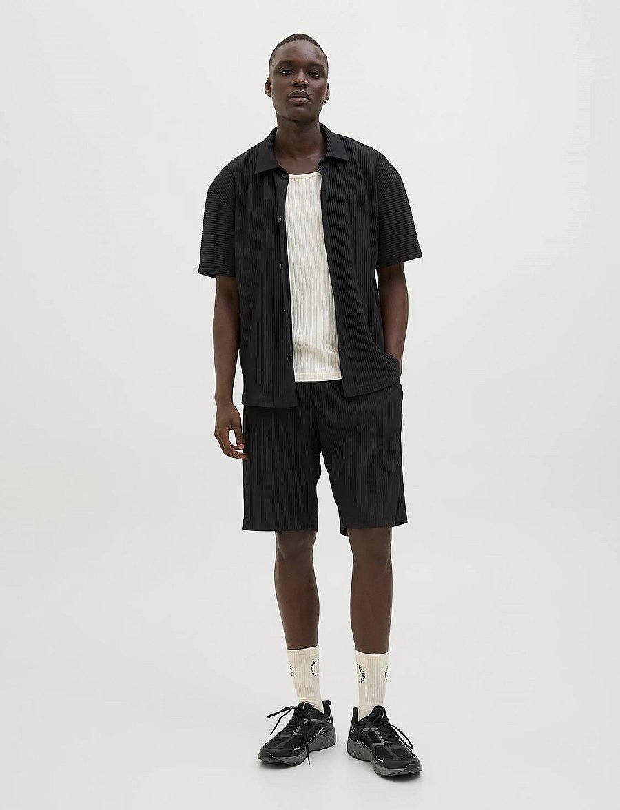 Jack & Jones - JPSTKARL INTERLUDE PLISSE SHORTS MID - lühikesed dressipüksid - black - 4