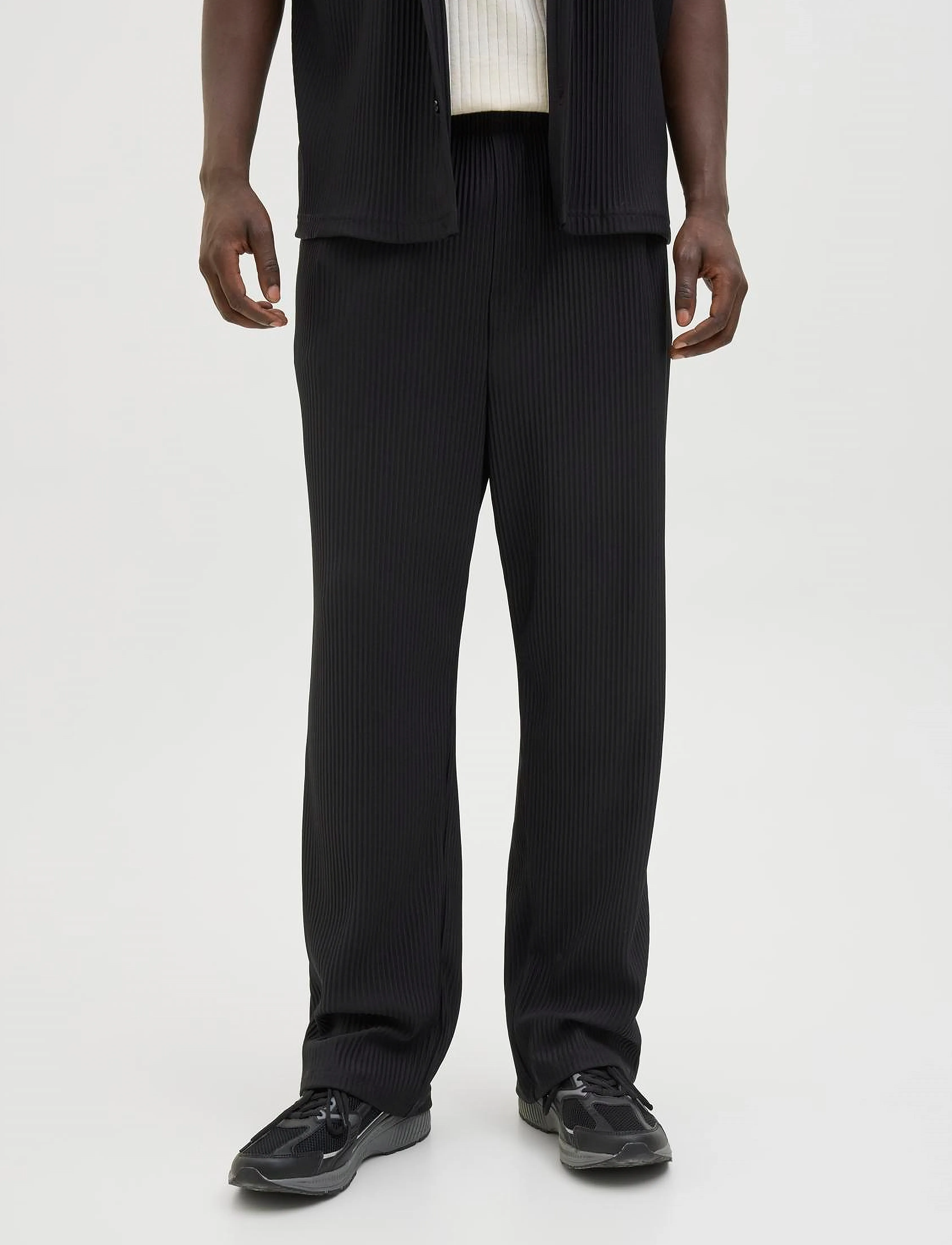 Jack & Jones JPSTKARL INTERLUDE PLISSE SWEAT PANTS - Looks for less - BLACK / black