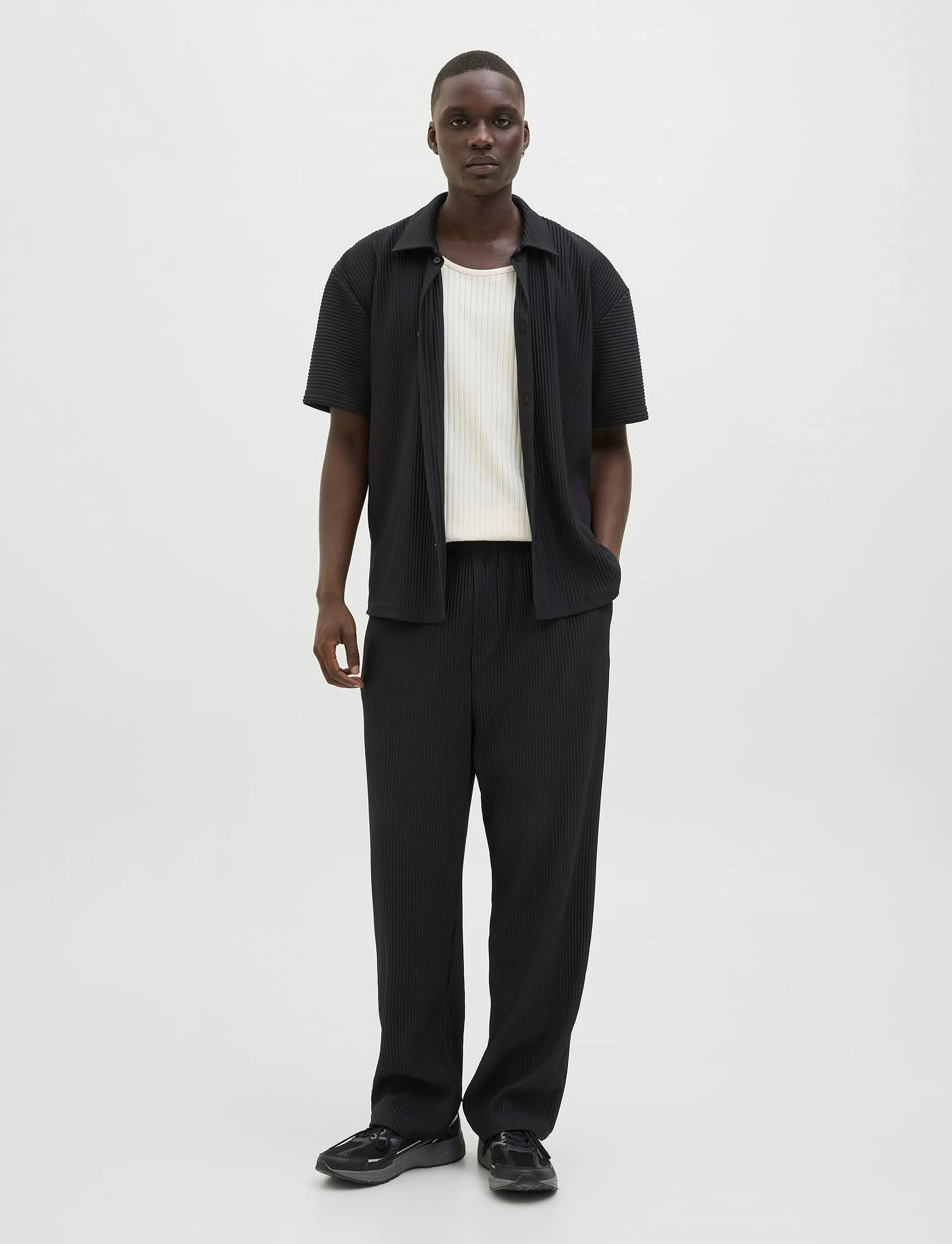 Jack & Jones - JPSTKARL INTERLUDE PLISSE SWEAT PANTS - kollektioner - black - 4